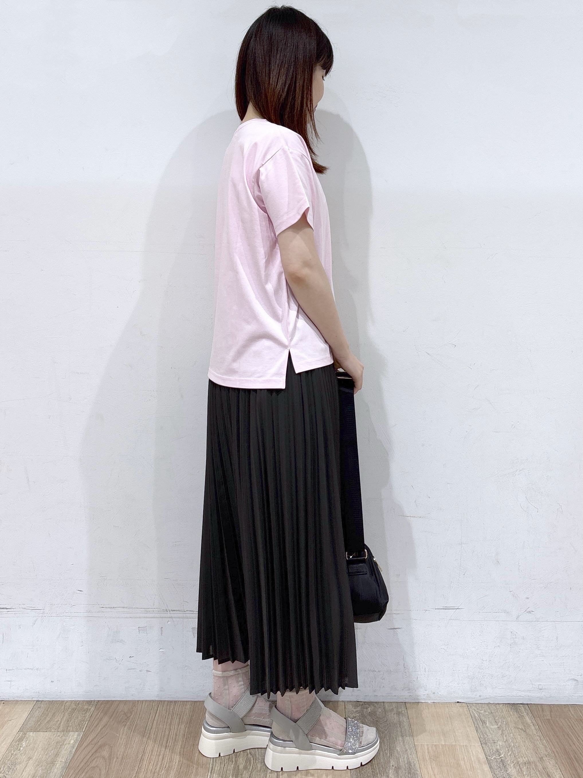 るーさんの「grove｜【遮熱／吸水速乾／UVカット】ベーシックロゴTシャツ」を使ったコーディネート