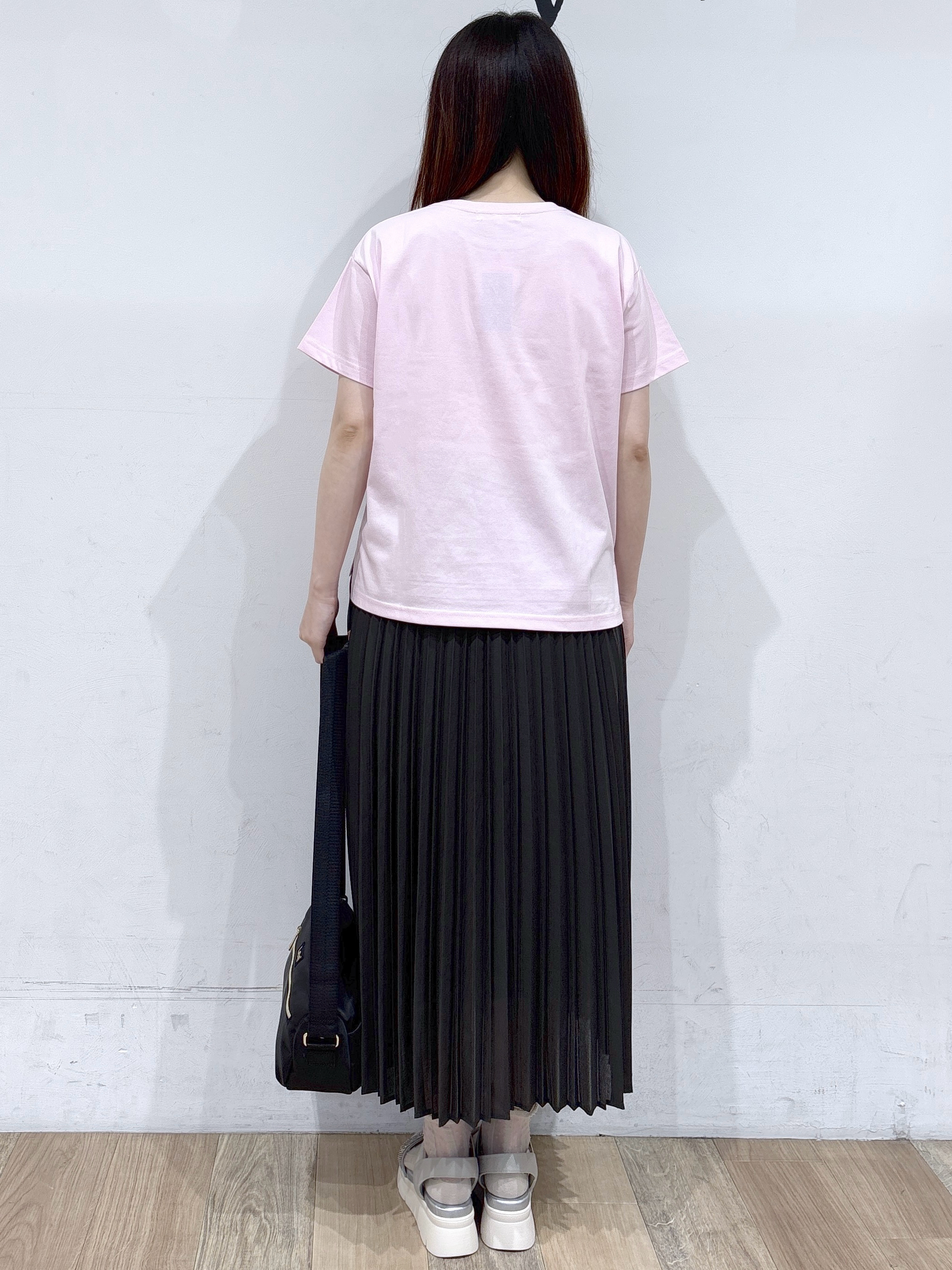 るーさんの「grove｜【遮熱／吸水速乾／UVカット】ベーシックロゴTシャツ」を使ったコーディネート