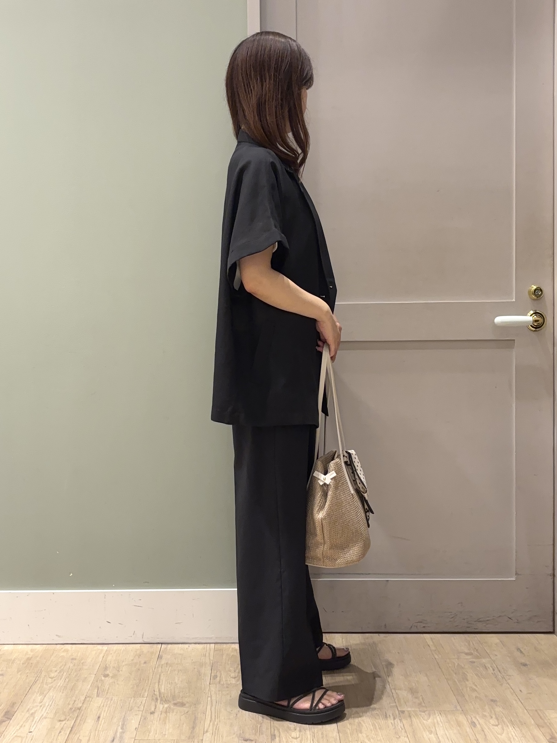 しばみさんの「grove｜【洗濯機OK/SETUP可】シワになりにくいハーフスリーブジャケット」を使ったコーディネート