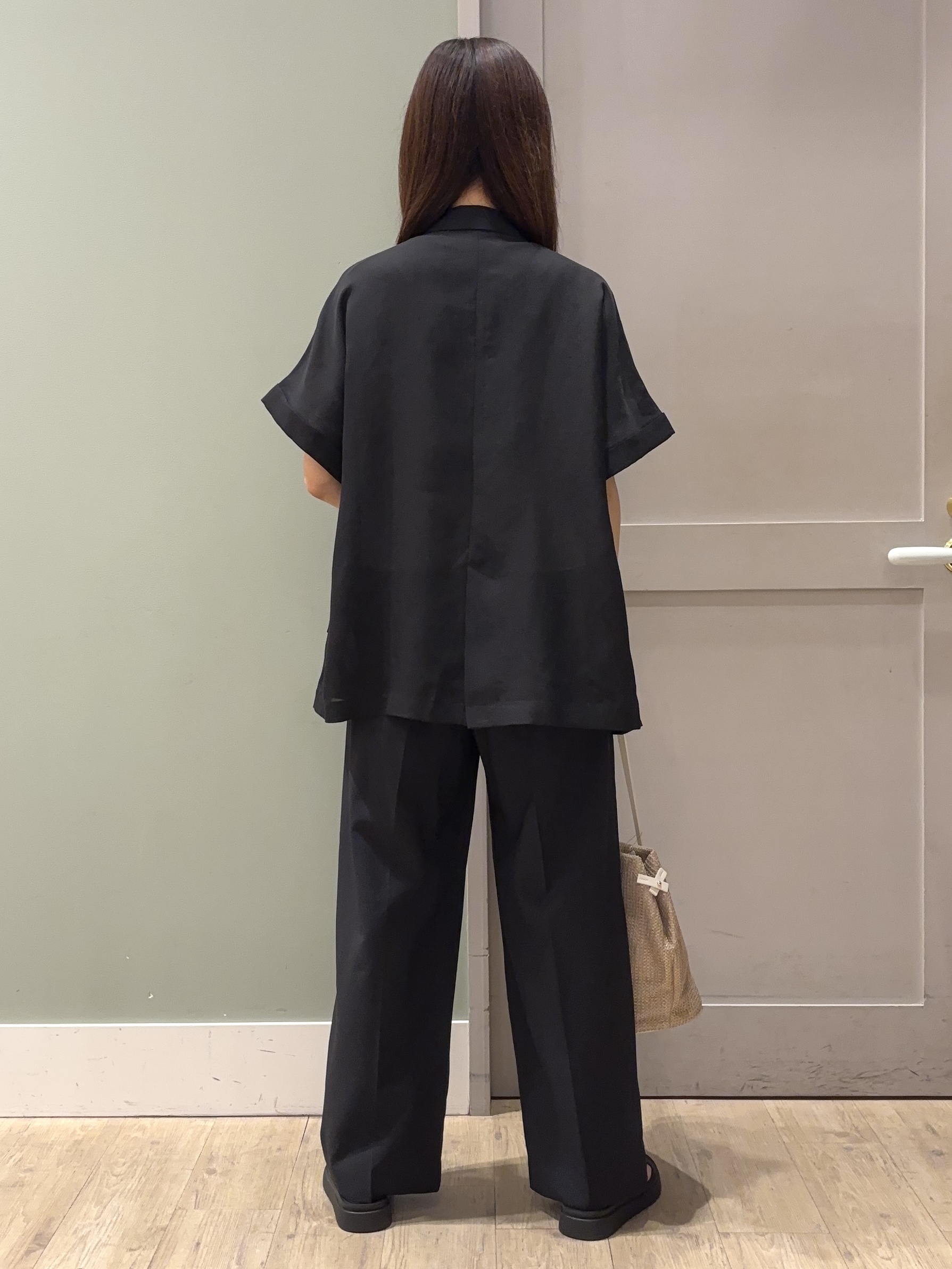 しばみさんの「grove｜【洗濯機OK/SETUP可】シワになりにくいハーフスリーブジャケット」を使ったコーディネート