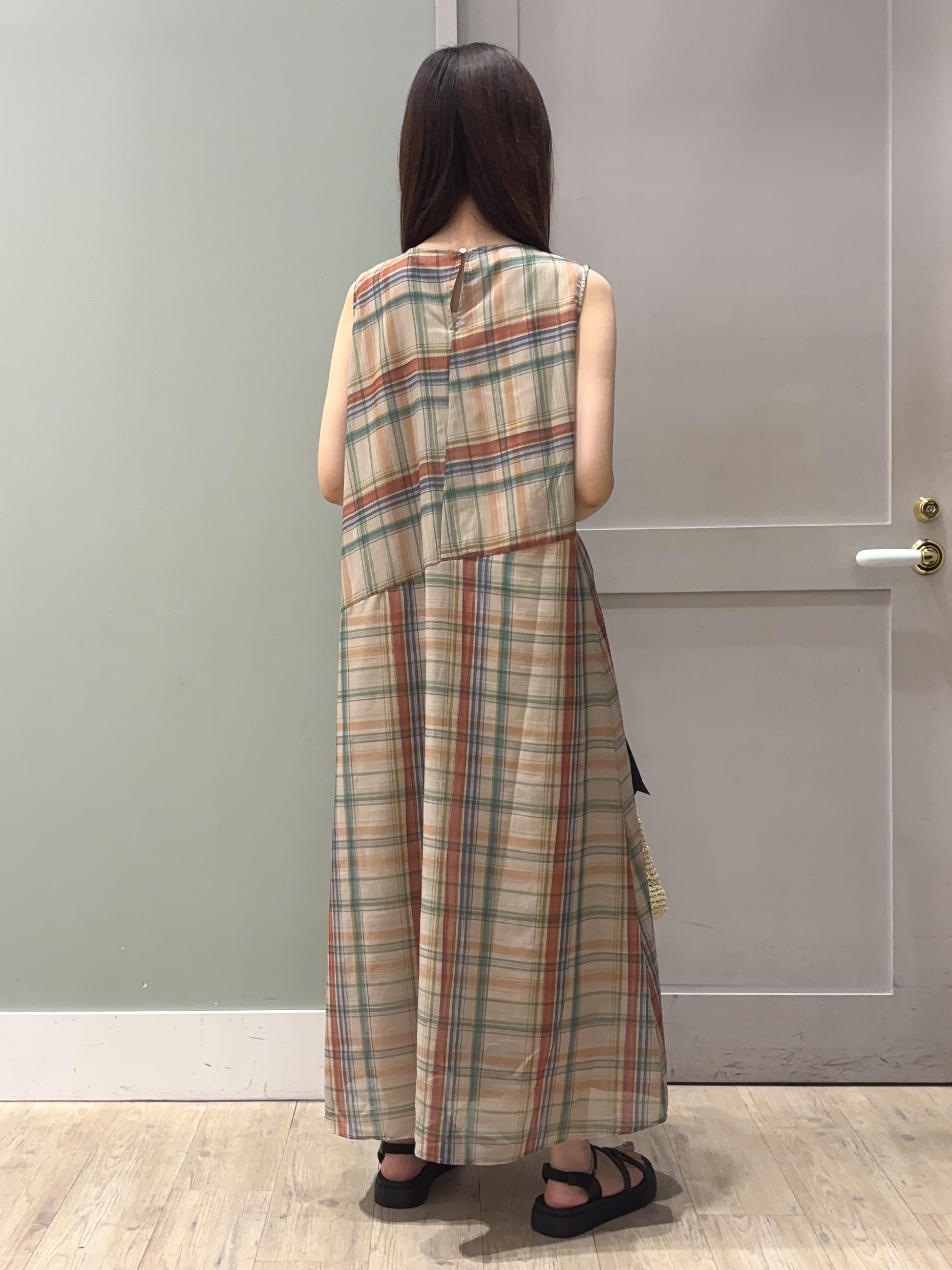 しばみさんの「grove｜【洗える・体型カバー】アートチェックワンピース」を使ったコーディネート
