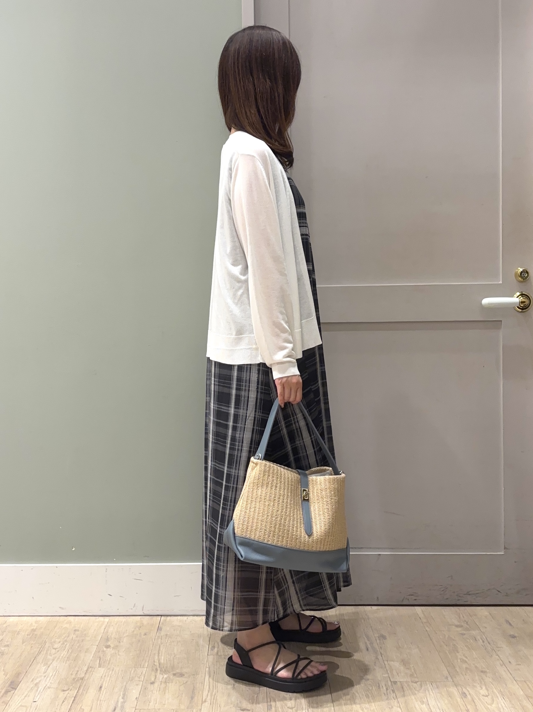 しばみさんの「grove｜高評価！【UVカット】ベーシックショートカーディガン」を使ったコーディネート