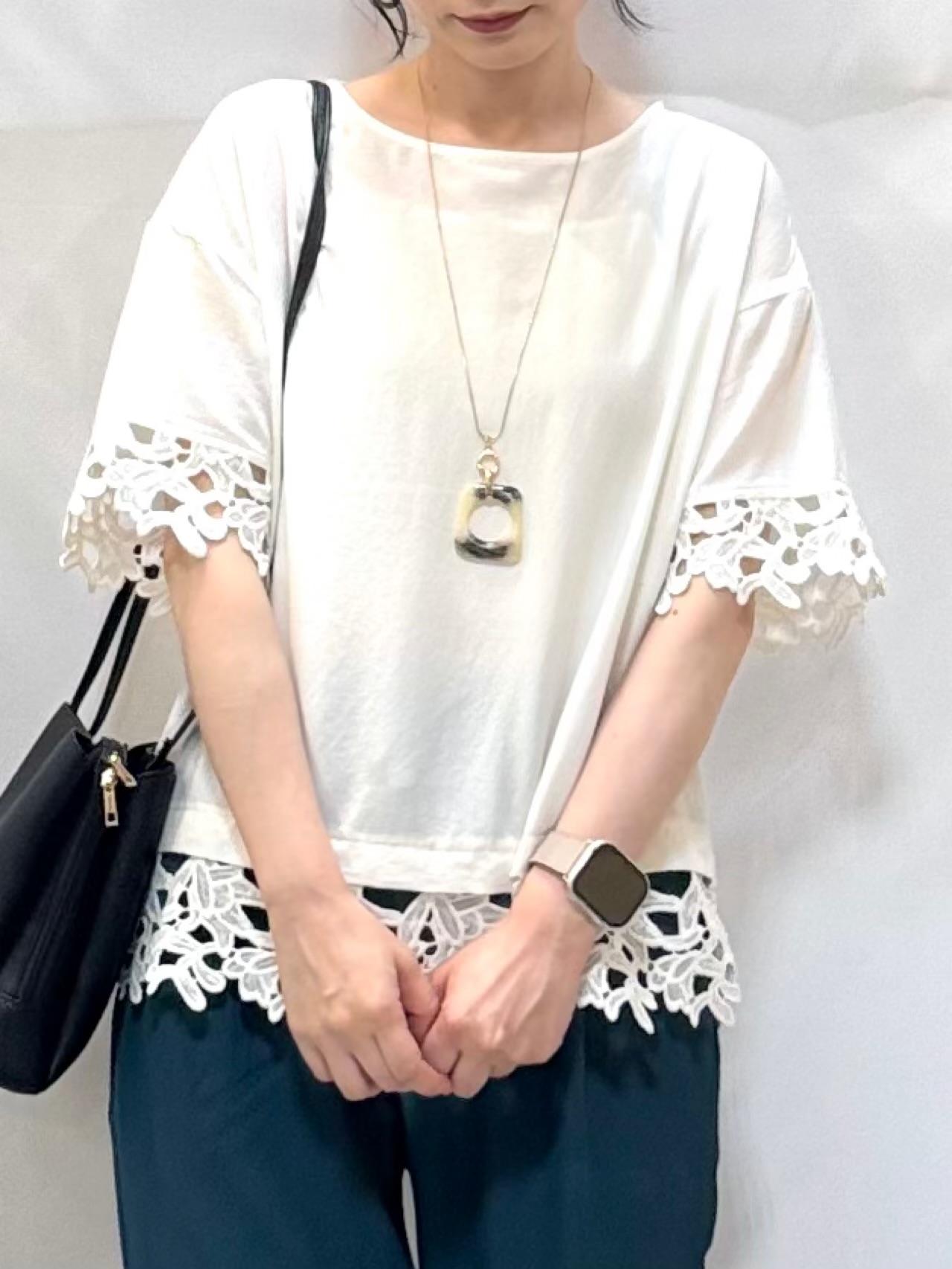 𝐇𝐢𝐫𝐨𝐦𝐢さんの「SHOO･LA･RUE｜【洗濯後しわになりにくい/S-LL】コーデの主役になる レース付きブラウス」を使ったコーディネート