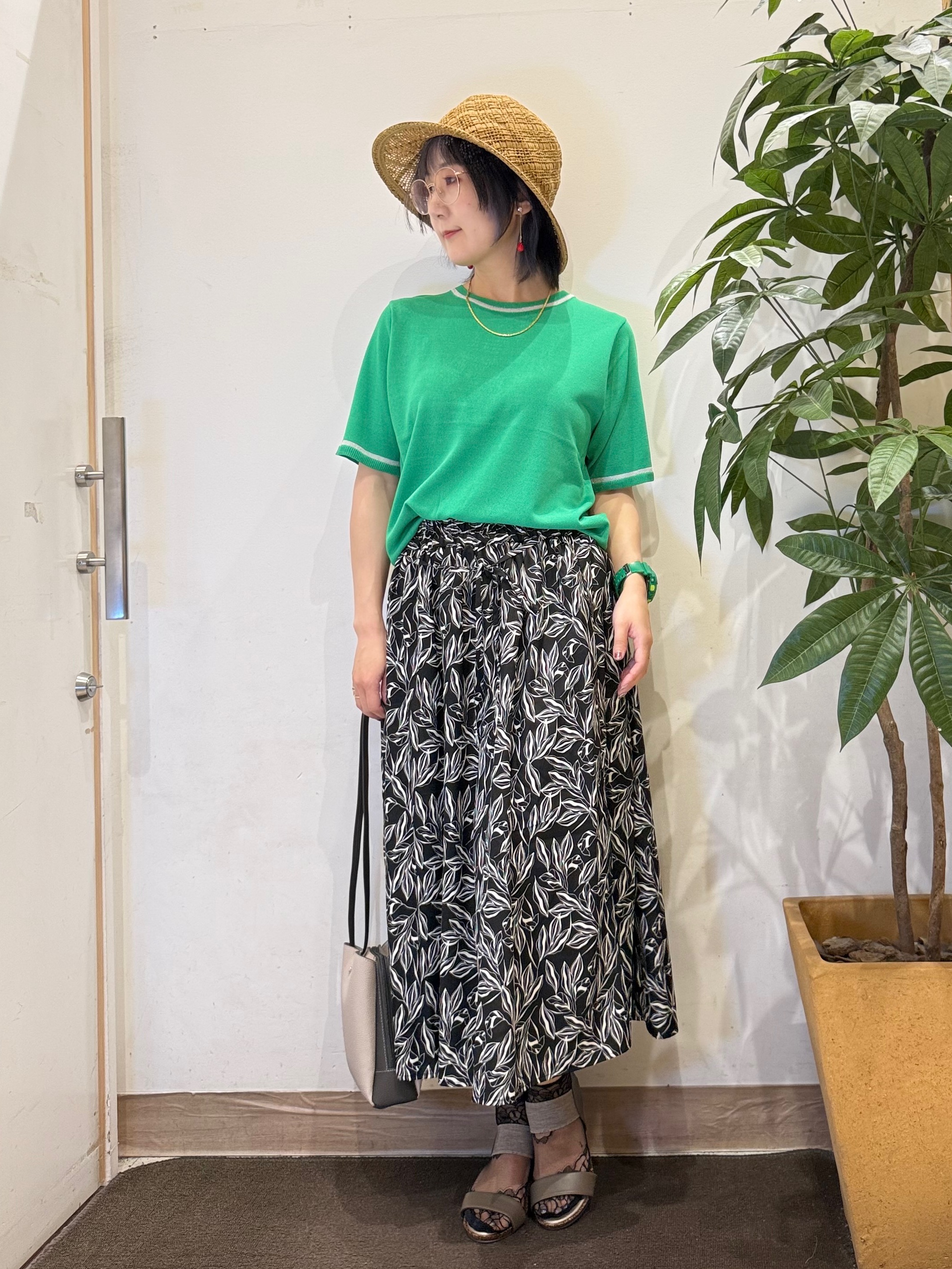 misakiさんの「SHOO･LA･RUE｜【洗濯機可/S-LL】キラッと華やか ラメライン五分袖ニット」を使ったコーディネート