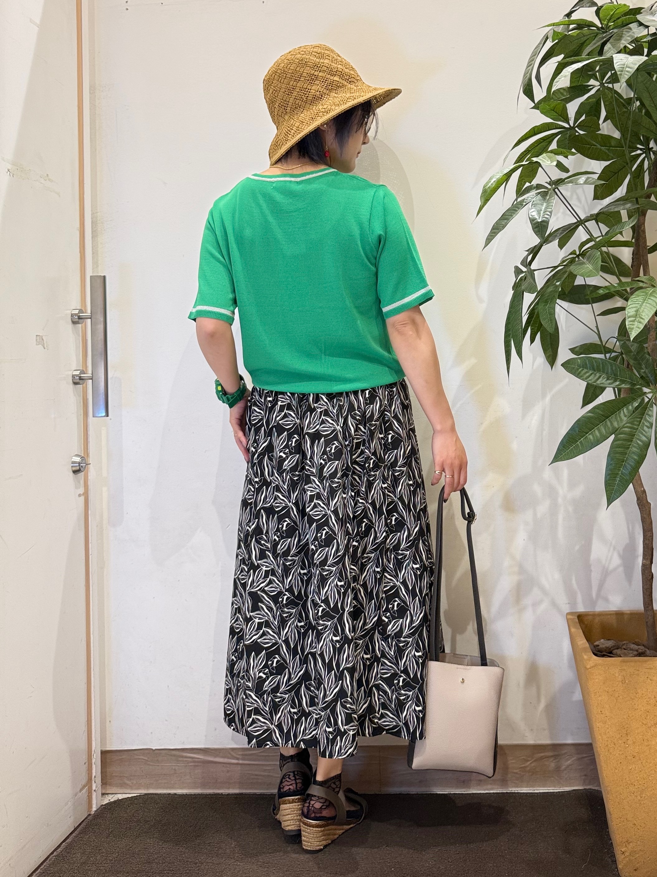 misakiさんの「SHOO･LA･RUE｜【洗濯機可/S-LL】キラッと華やか ラメライン五分袖ニット」を使ったコーディネート