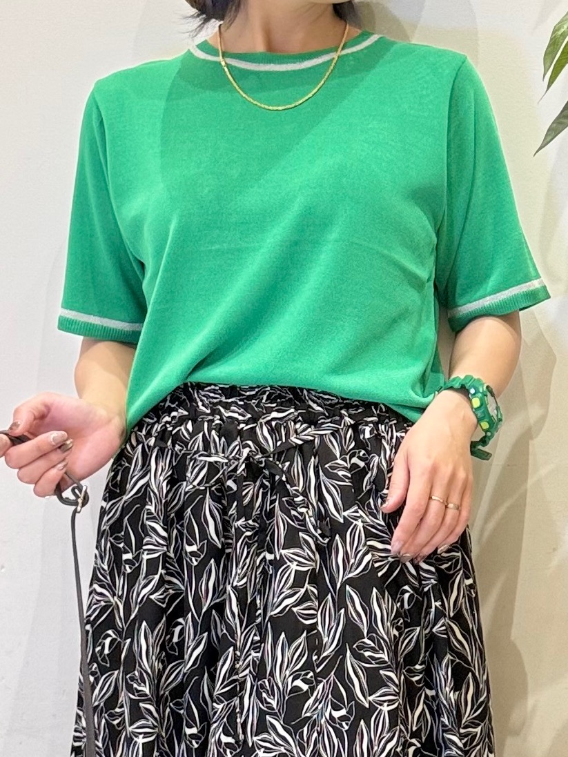 misakiさんの「SHOO･LA･RUE｜【洗濯機可/S-LL】キラッと華やか ラメライン五分袖ニット」を使ったコーディネート