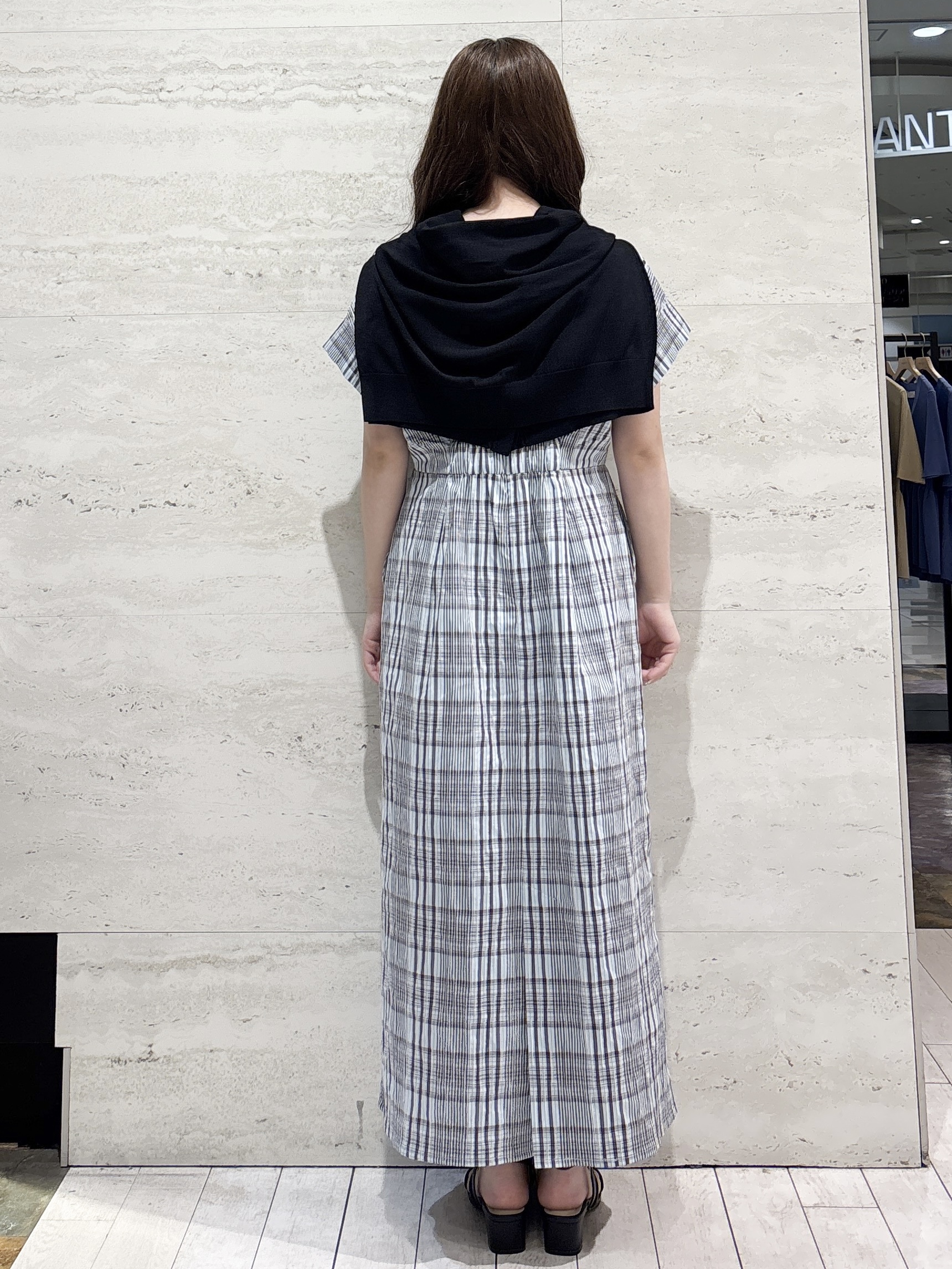 かほさんの「OPAQUE.CLIP｜【UV／接触冷感】Vネックリラクシーニットカーディガン《洗濯機OK／抗ピル》」を使ったコーディネート