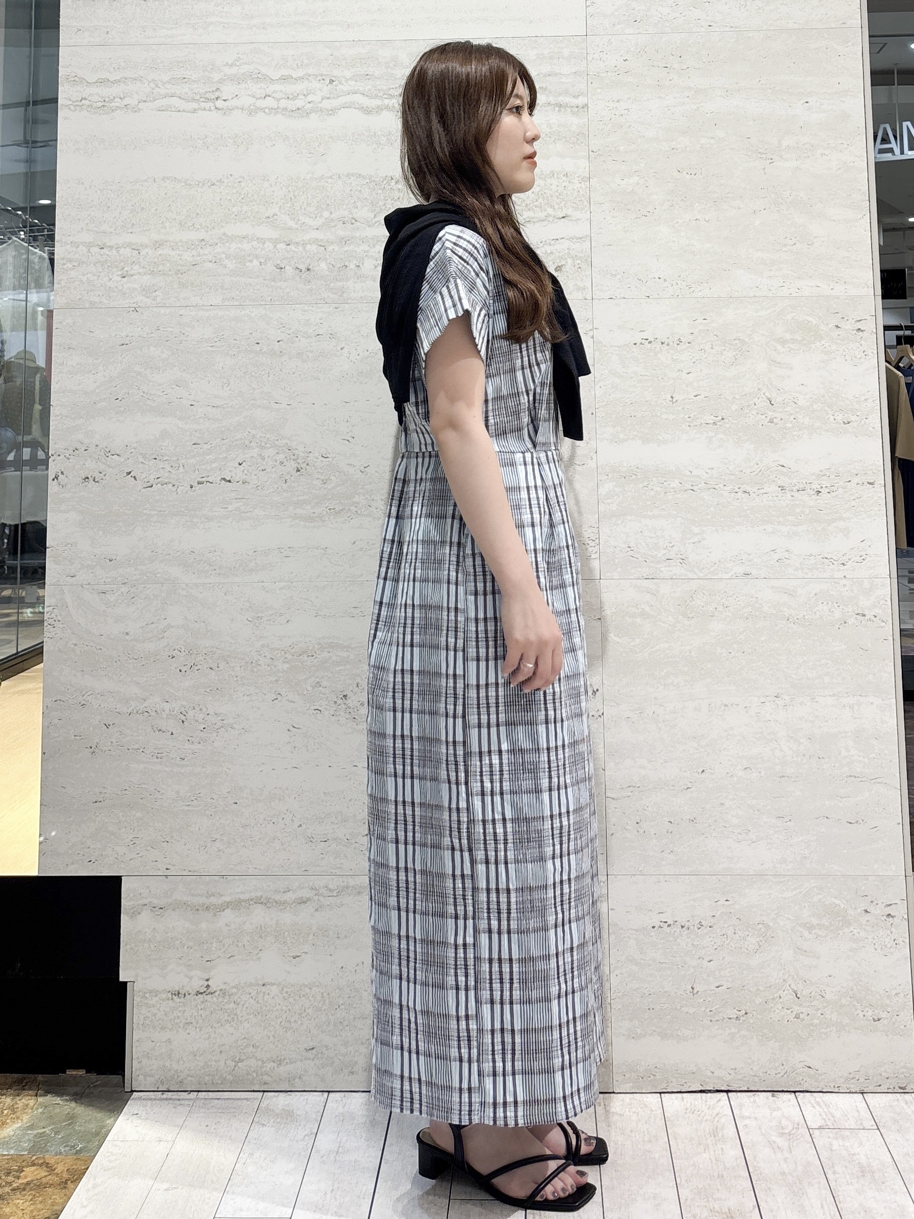 かほさんの「OPAQUE.CLIP｜【UV／接触冷感】Vネックリラクシーニットカーディガン《洗濯機OK／抗ピル》」を使ったコーディネート
