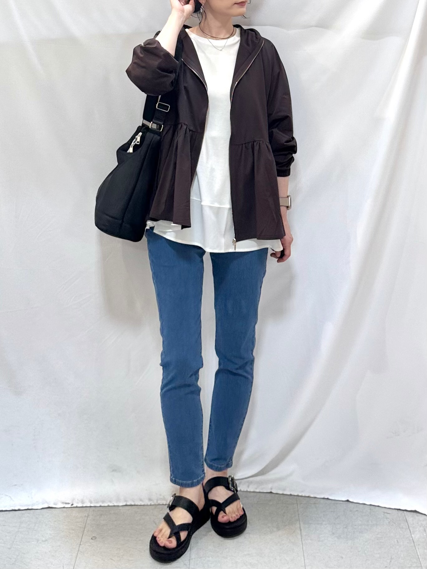 𝐇𝐢𝐫𝐨𝐦𝐢さんの「SHOO･LA･RUE｜【S-LL/体型カバー】日焼け対策にも女性らしさを UVカットペプラムパーカ」を使ったコーディネート