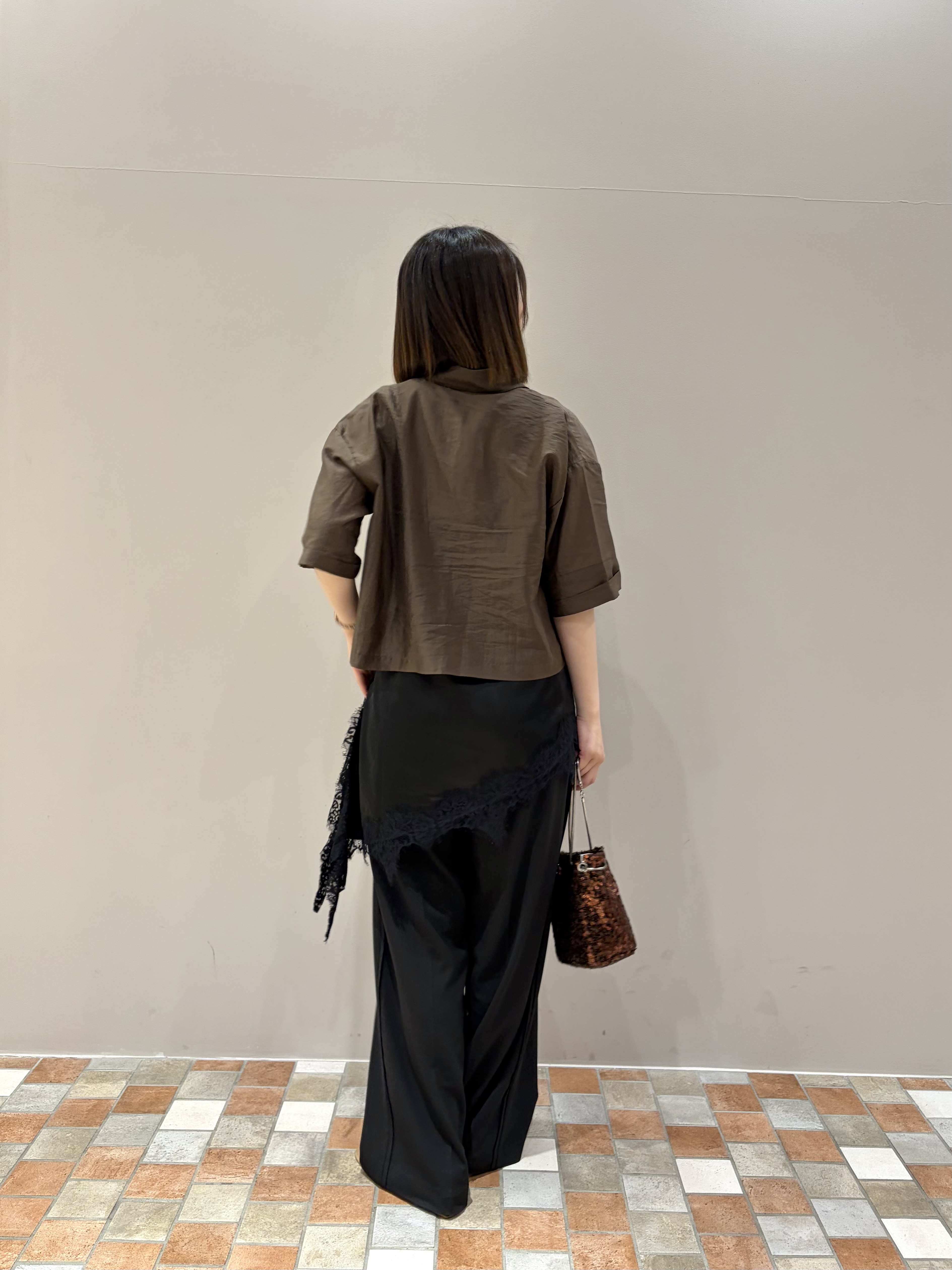 amiさんの「INDIVI｜イレギュラーヘムレースキャミ」を使ったコーディネート