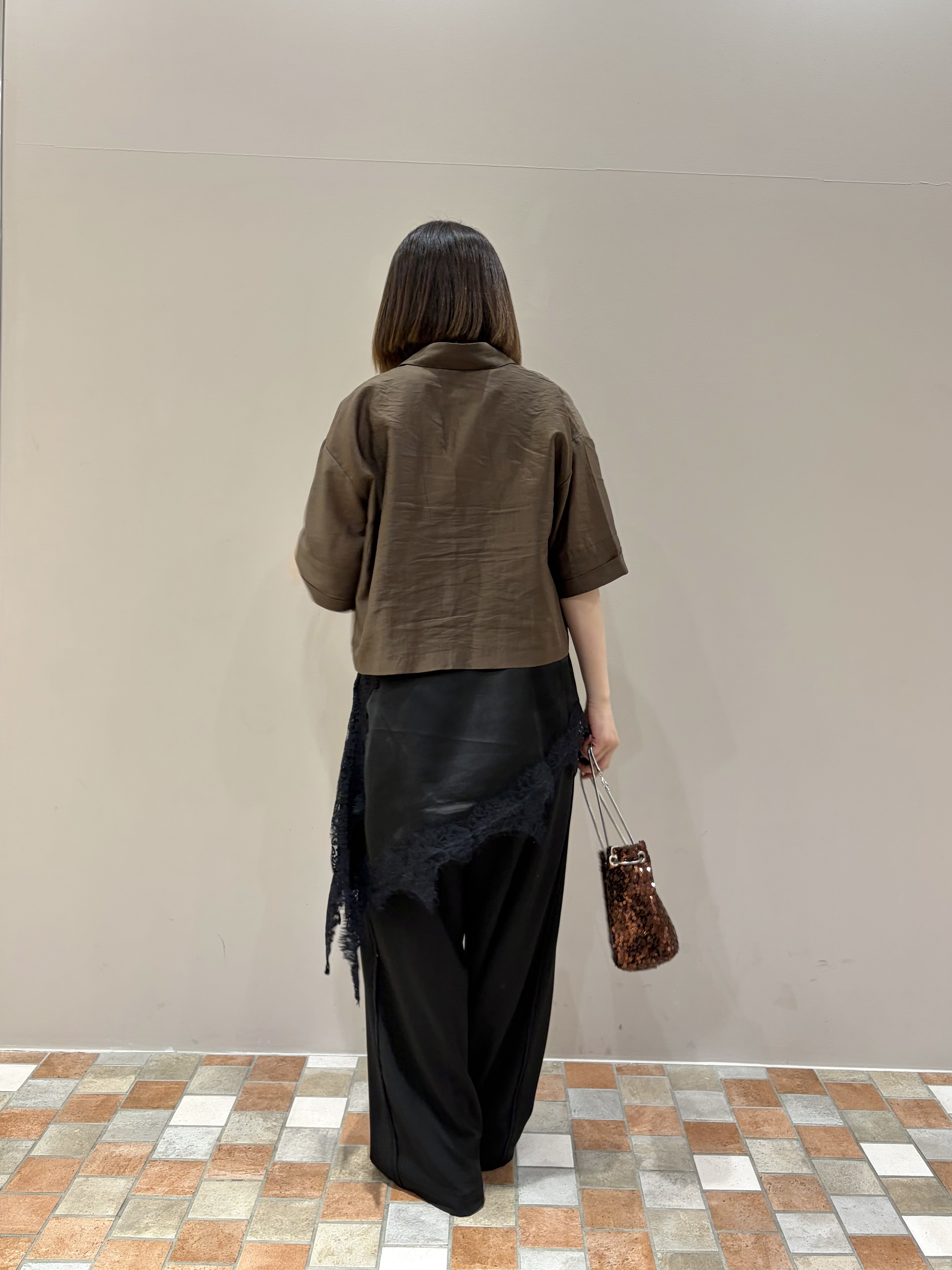 amiさんの「INDIVI｜イレギュラーヘムレースキャミ」を使ったコーディネート