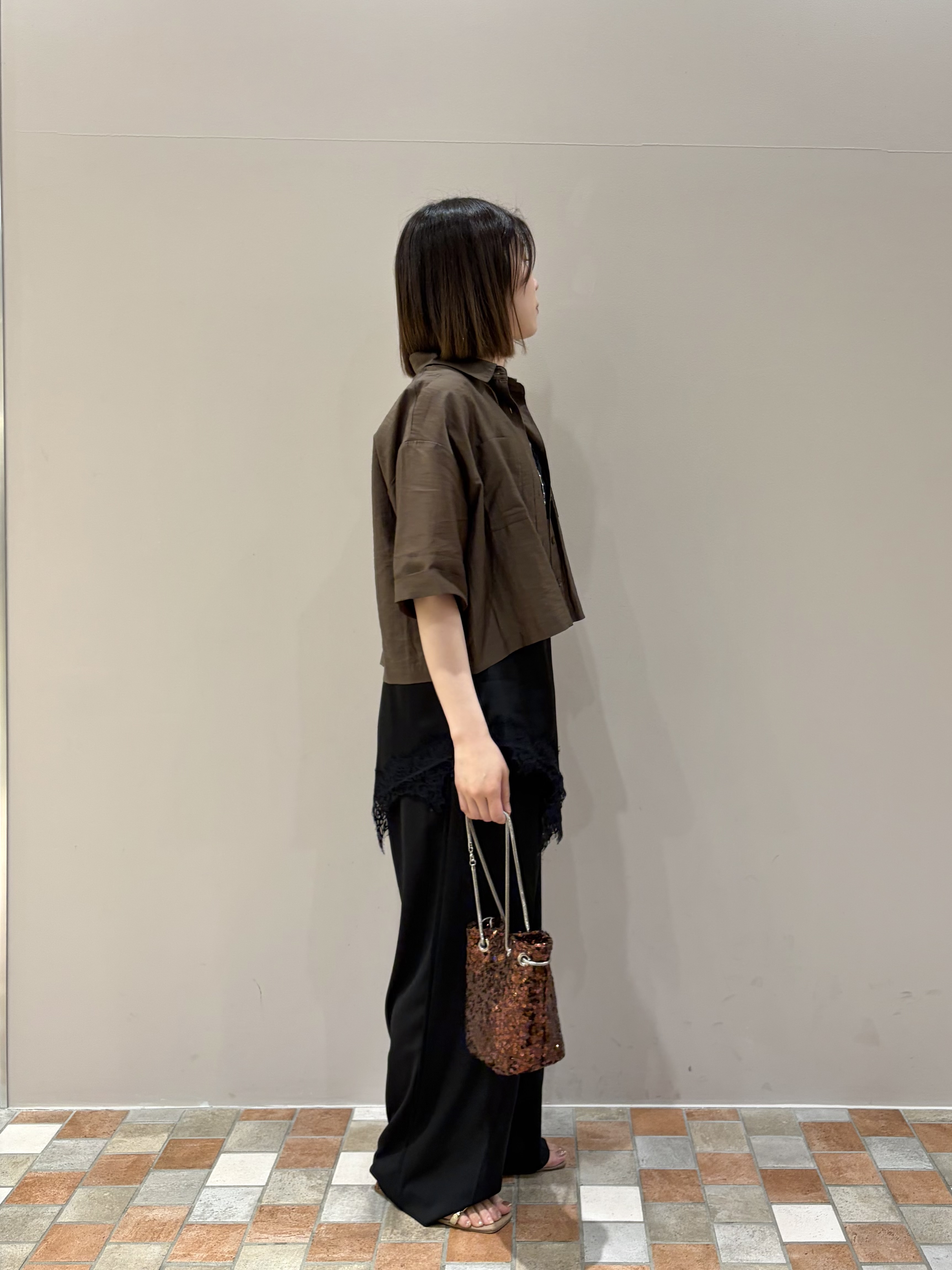 amiさんの「INDIVI｜イレギュラーヘムレースキャミ」を使ったコーディネート