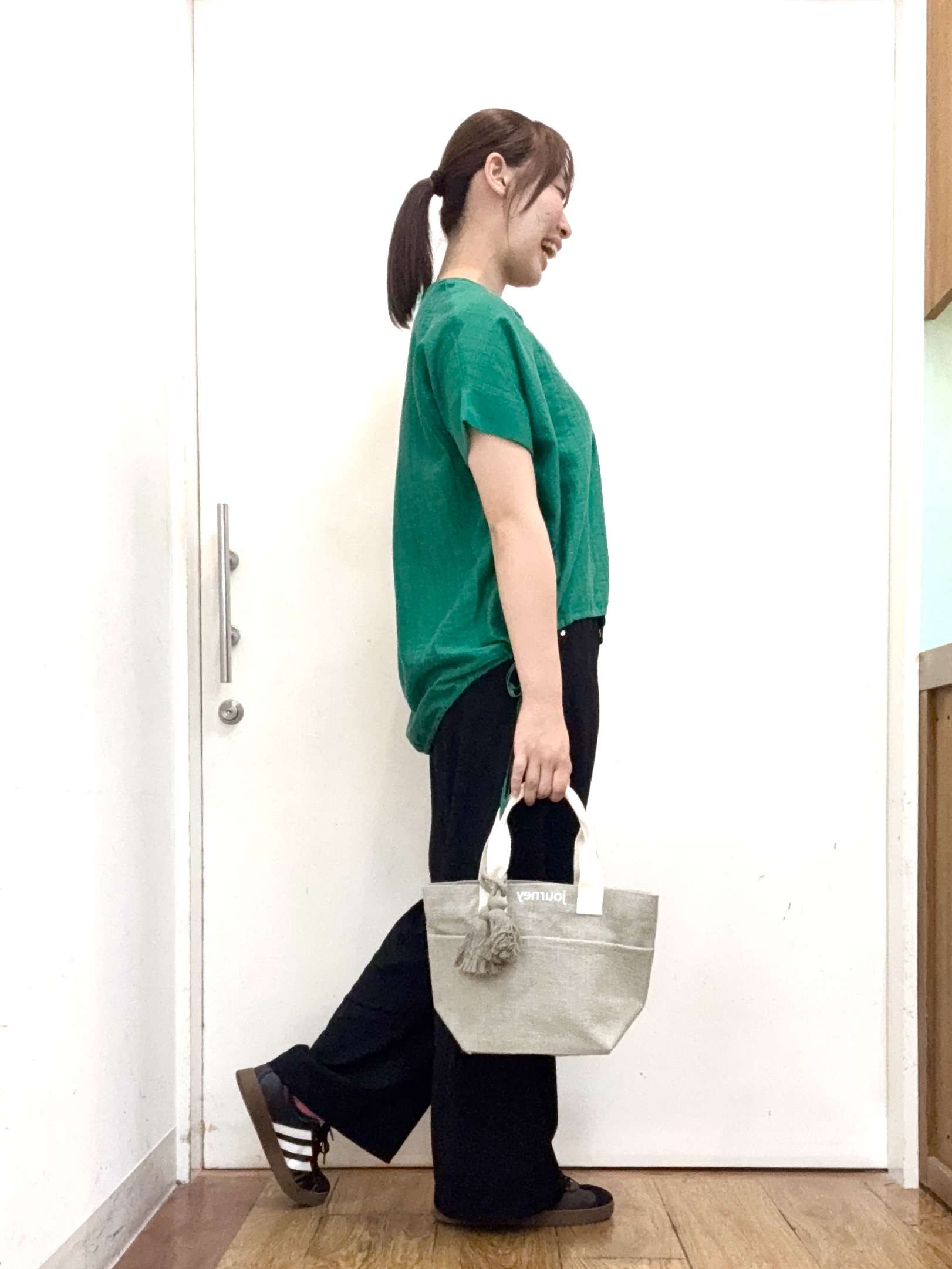 Karinさんの「SHOO･LA･RUE｜【高レビュー/体型カバー】インせず着られる スキッパー裾リボンブラウス」を使ったコーディネート