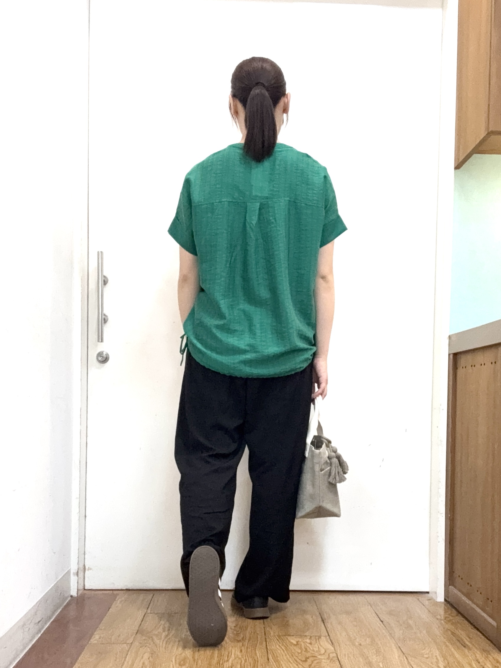 Karinさんの「SHOO･LA･RUE｜【高レビュー/体型カバー】インせず着られる スキッパー裾リボンブラウス」を使ったコーディネート