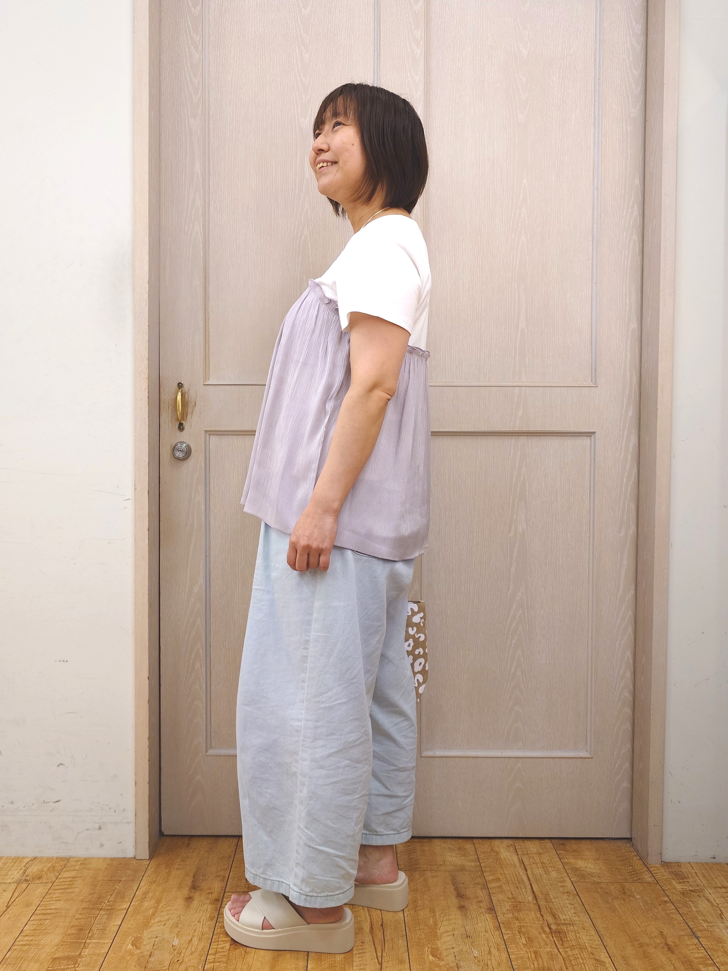 とろろさんの「SHOO･LA･RUE｜【体型カバー】1枚でインせず決まる きらきらビスチェ風Tシャツ」を使ったコーディネート
