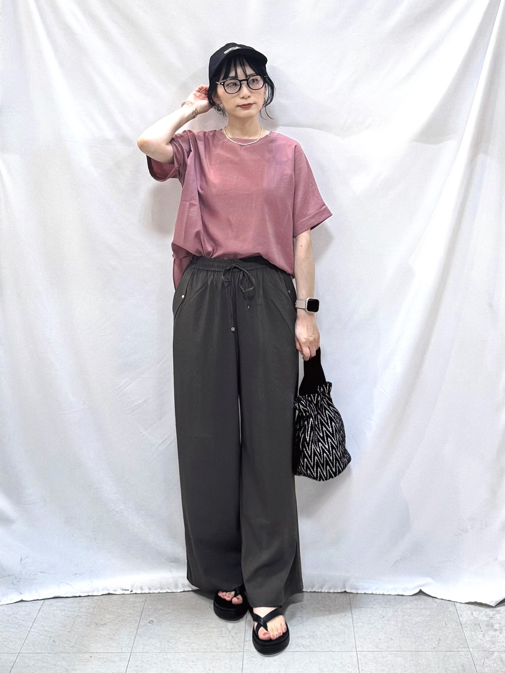 𝐇𝐢𝐫𝐨𝐦𝐢さんの「SHOO･LA･RUE｜【着丈選べる/体型カバー】洗濯後しわになりにくい さらっと快適ドルマントップス」を使ったコーディネート
