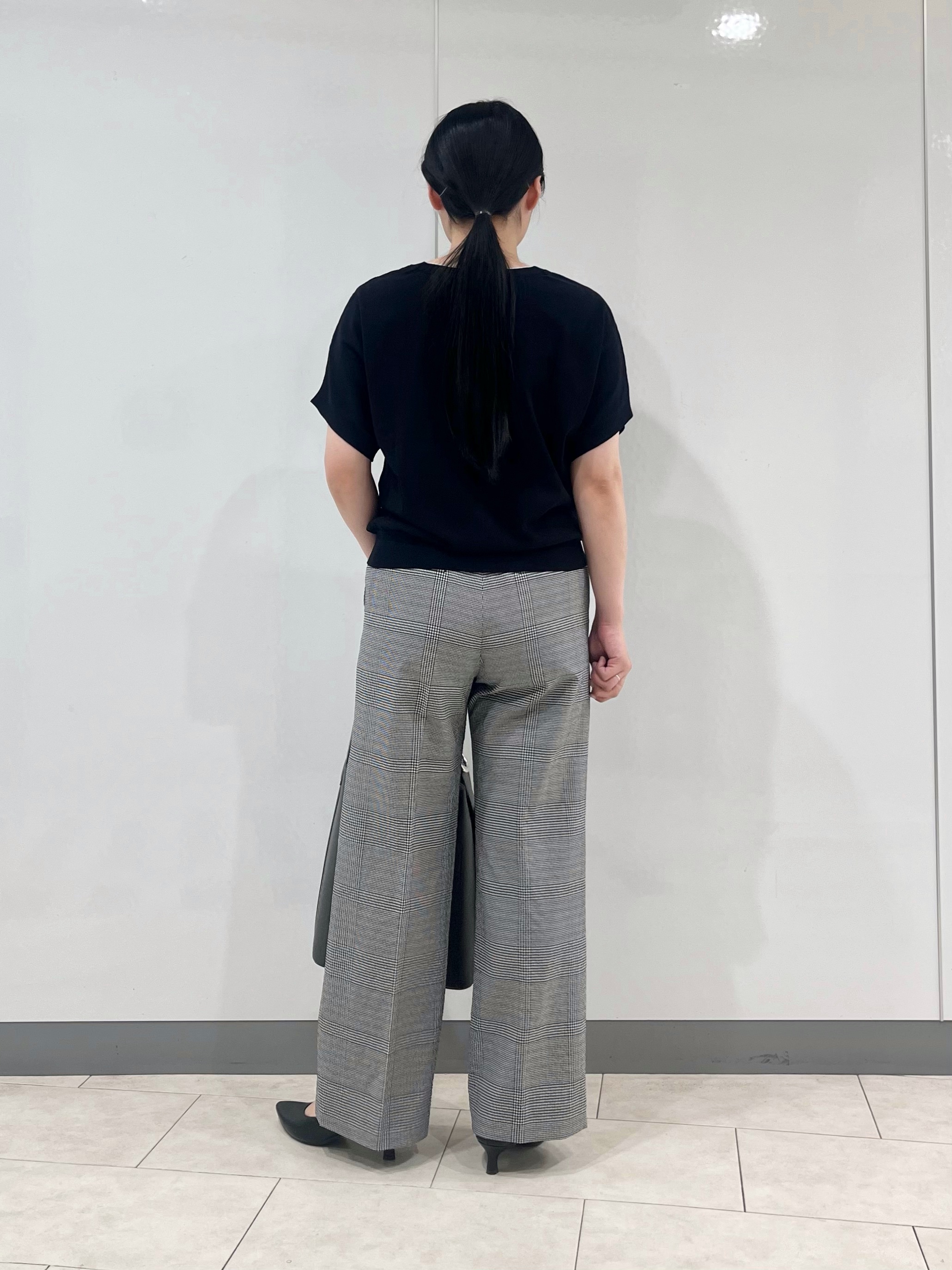 hasuさんの「INDIVI｜【洗える／コットン】ドライタッチさらりニットT」を使ったコーディネート