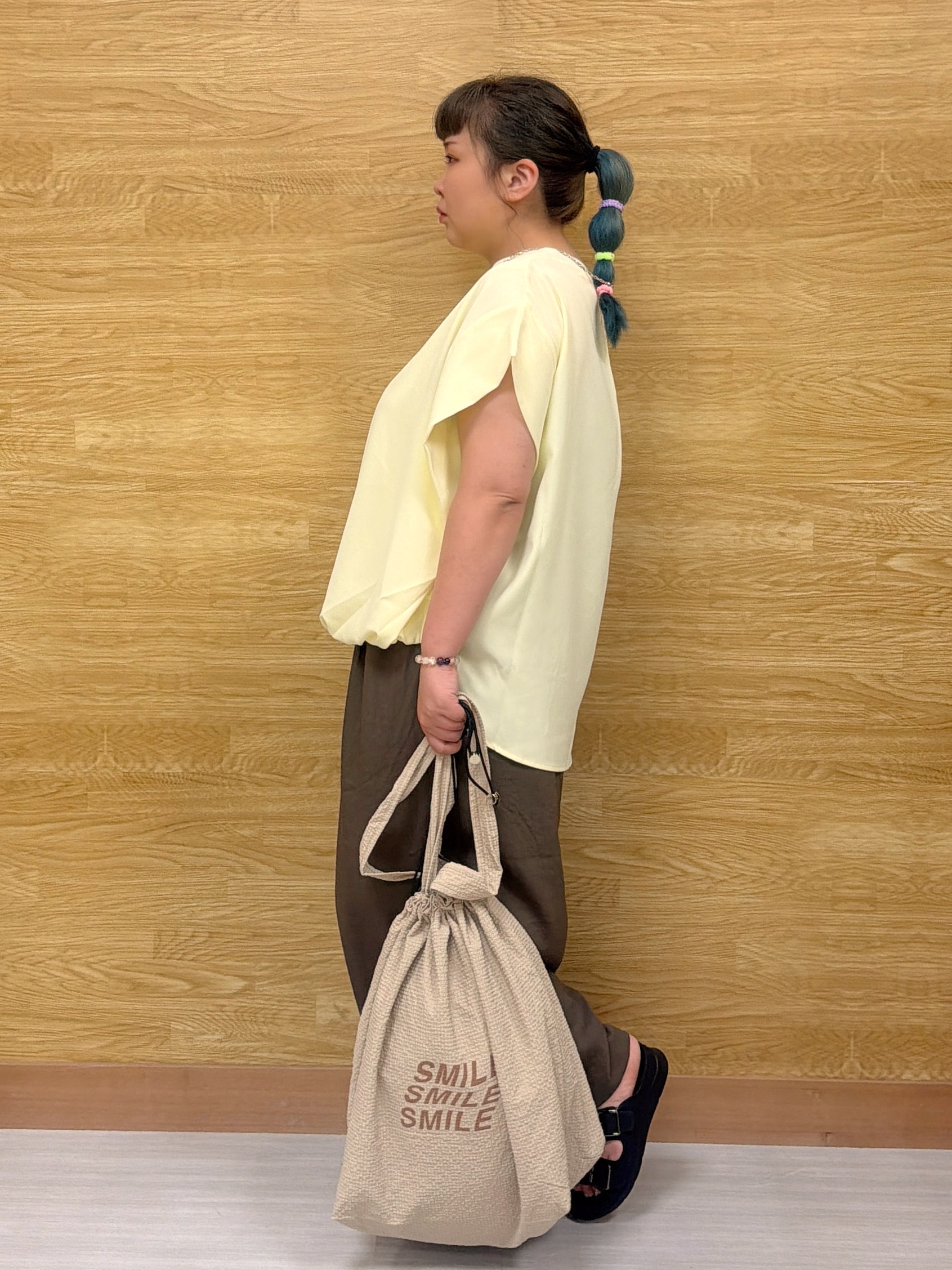 ぁむさんの「SHOO･LA･RUE｜【洗濯機可/体型カバー】インしてる風 ふんわり裾バルーントップス」を使ったコーディネート