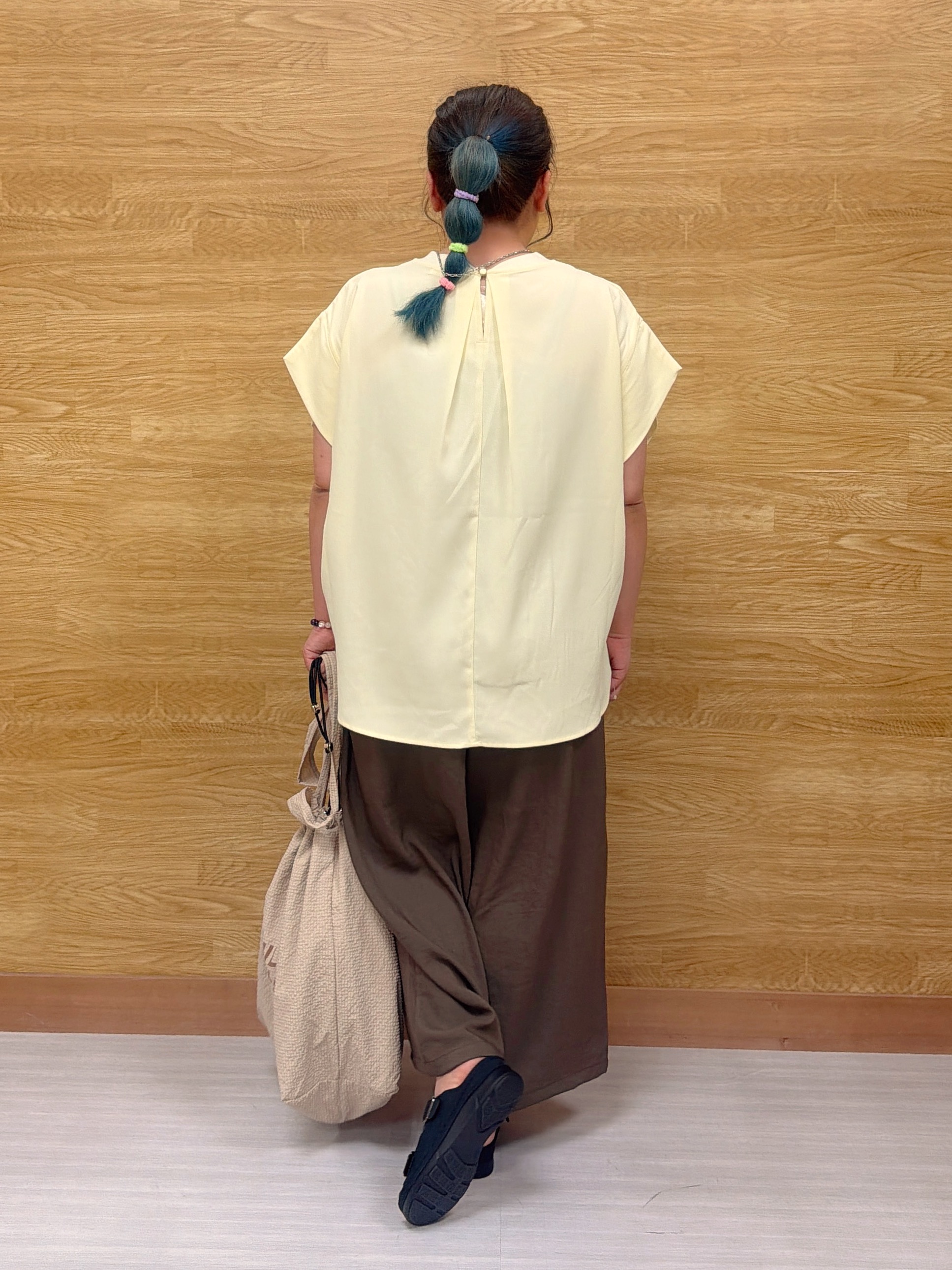 ぁむさんの「SHOO･LA･RUE｜【洗濯機可/体型カバー】インしてる風 ふんわり裾バルーントップス」を使ったコーディネート