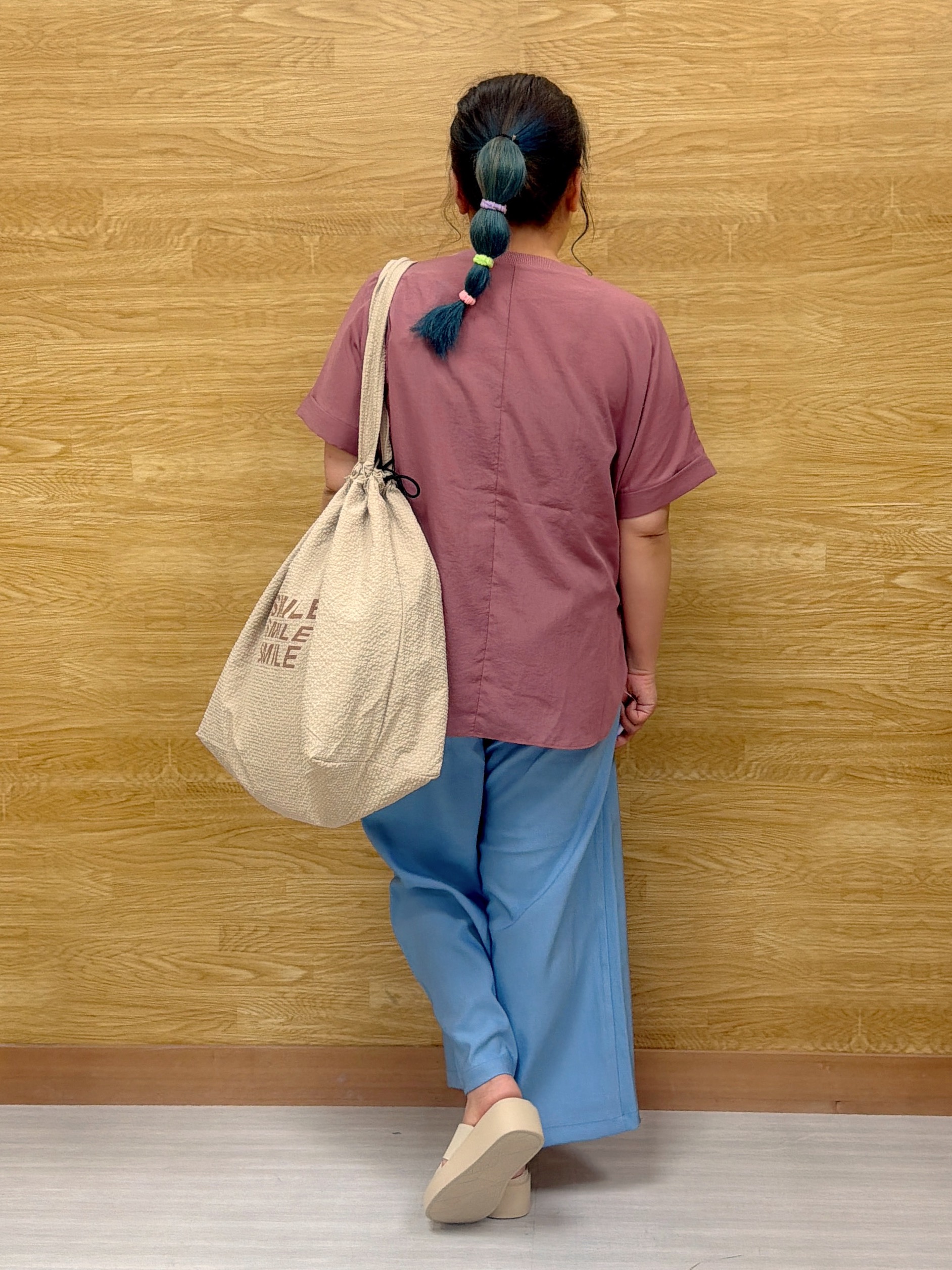 ぁむさんの「SHOO･LA･RUE｜【着丈選べる/体型カバー】洗濯後しわになりにくい さらっと快適ドルマントップス」を使ったコーディネート