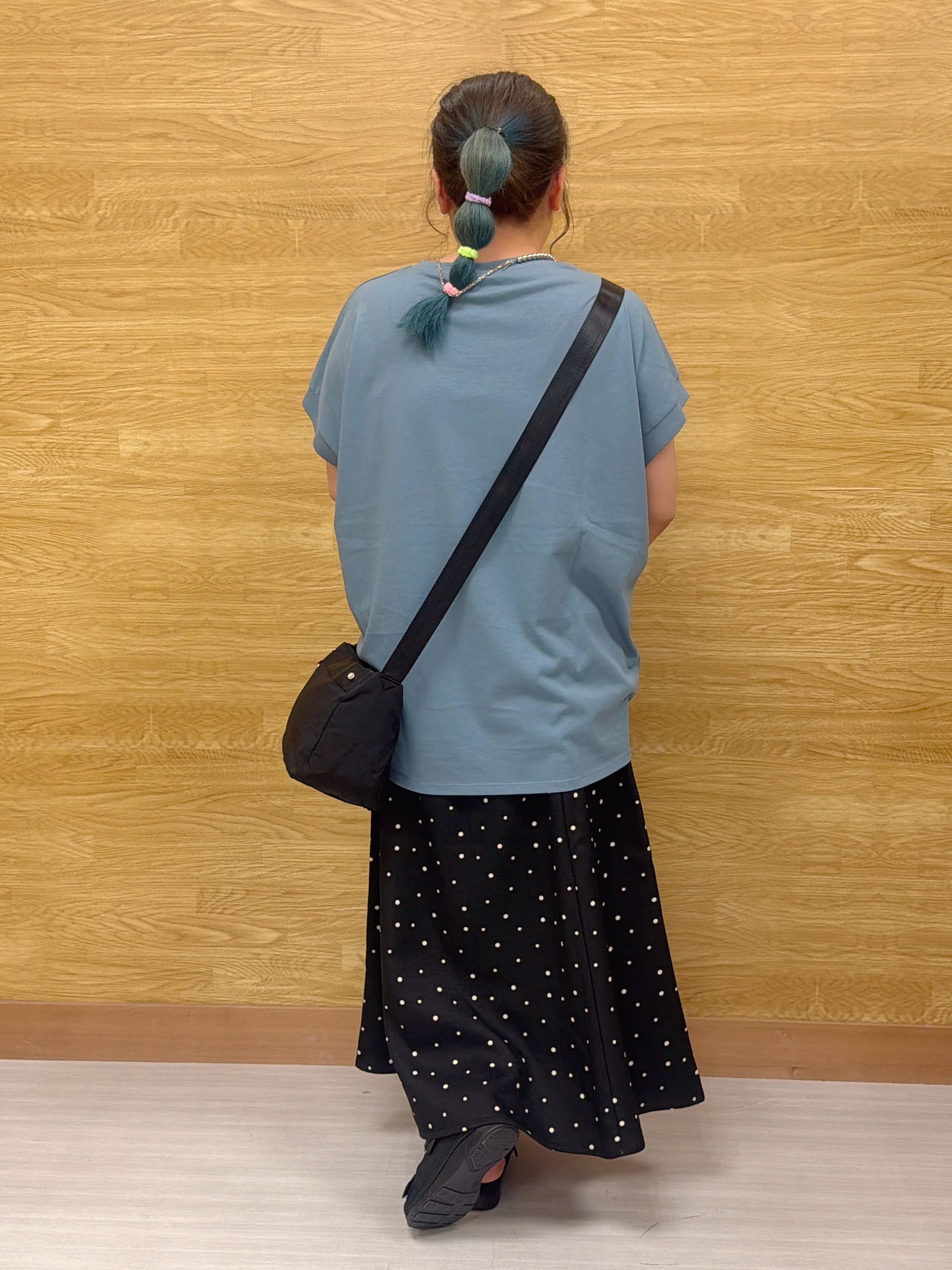 ぁむさんの「SHOO･LA･RUE｜【汗じみ防止/S-LL/体型カバー/洗濯機可】汗じみが気になりにくい 大人の刺繍ロゴTシャツ」を使ったコーディネート