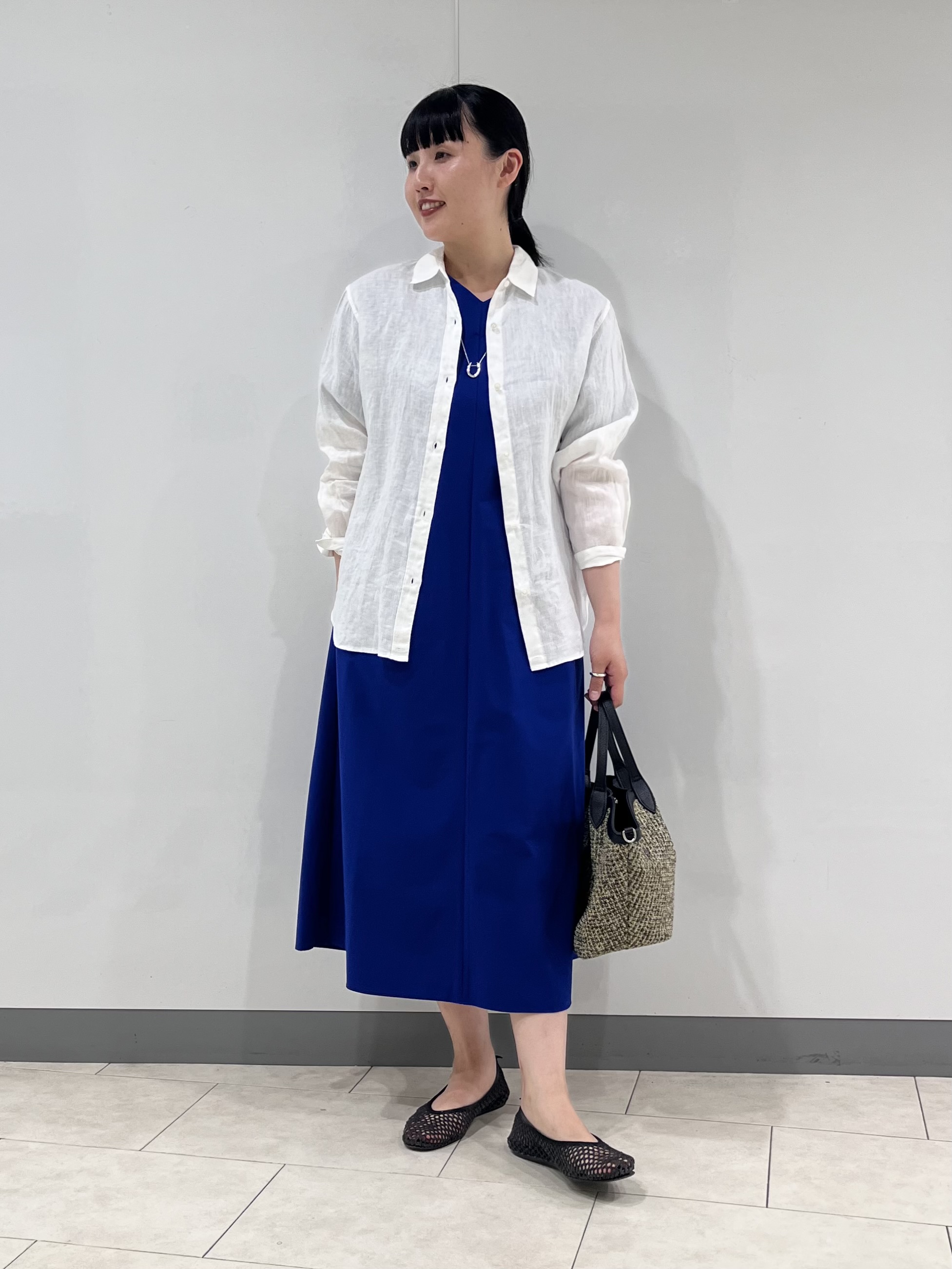 hasuさんの「INDIVI｜【接触冷感／2WAY】カシュクールリネンシャツ」を使ったコーディネート