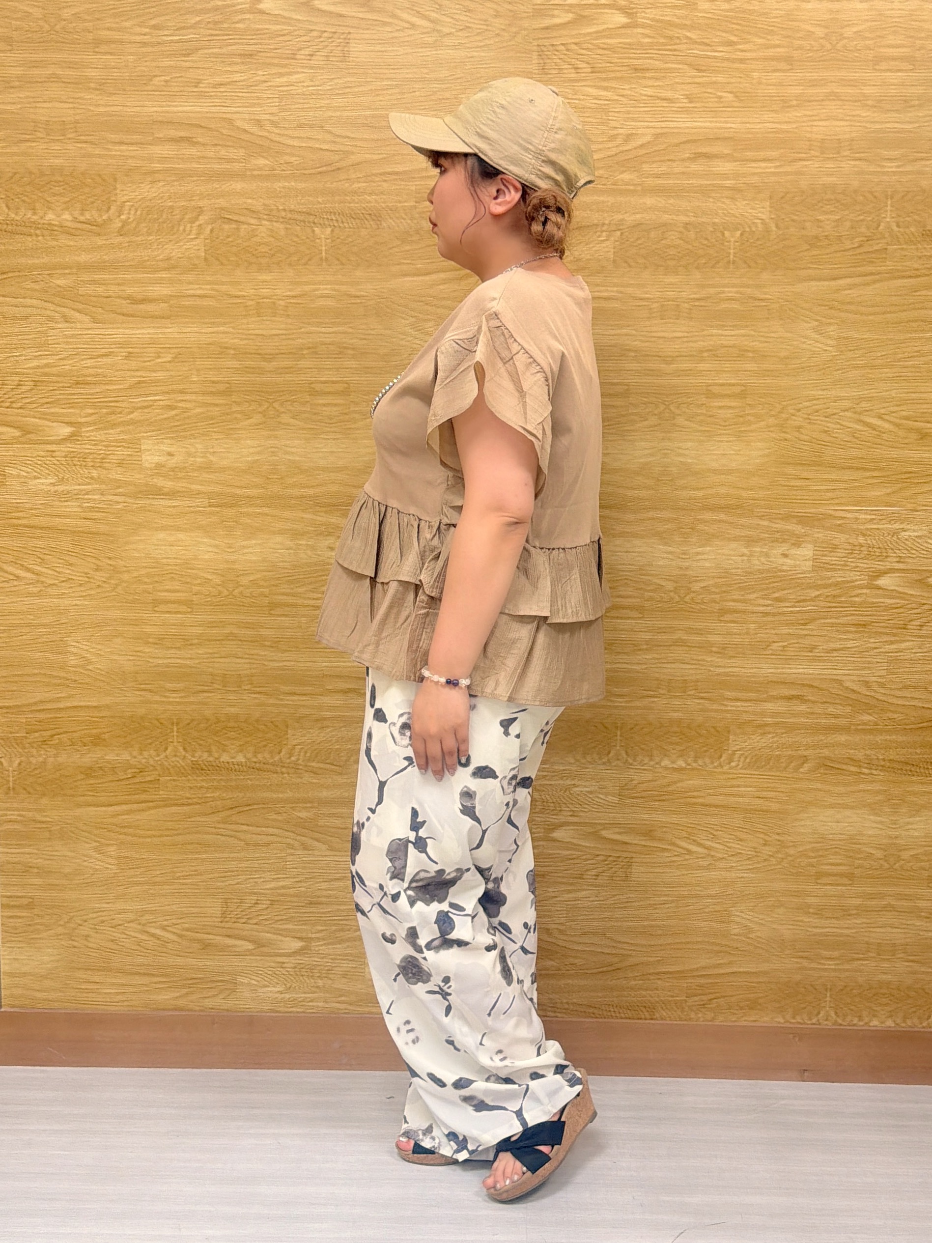 ぁむさんの「SHOO･LA･RUE｜【S-LL/洗濯機可】着るだけで決まる 主役級フリルトップス」を使ったコーディネート