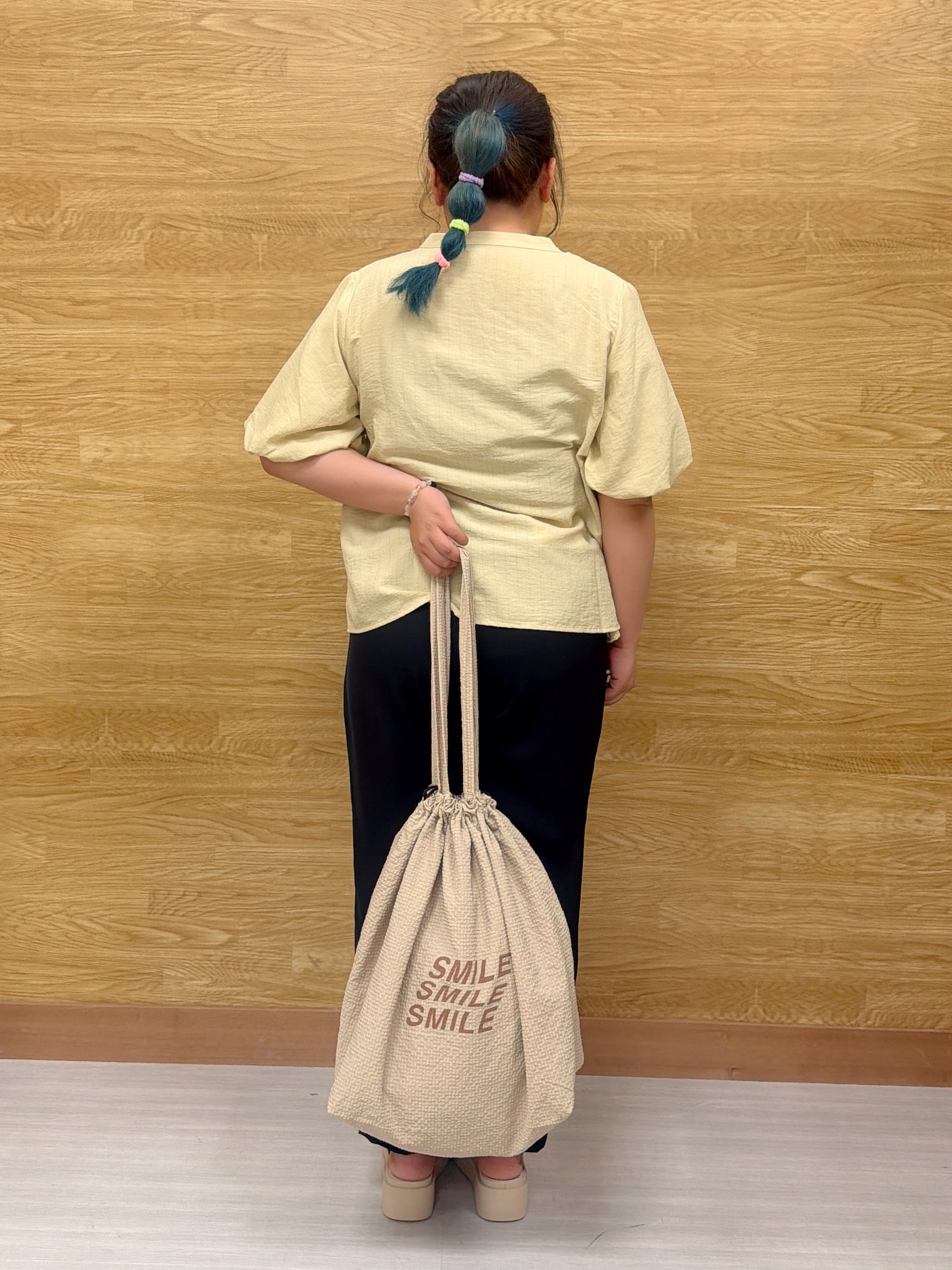ぁむさんの「SHOO･LA･RUE｜【洗濯機可】バルーンスリーブで二の腕カバー キーネック5分袖ブラウス」を使ったコーディネート