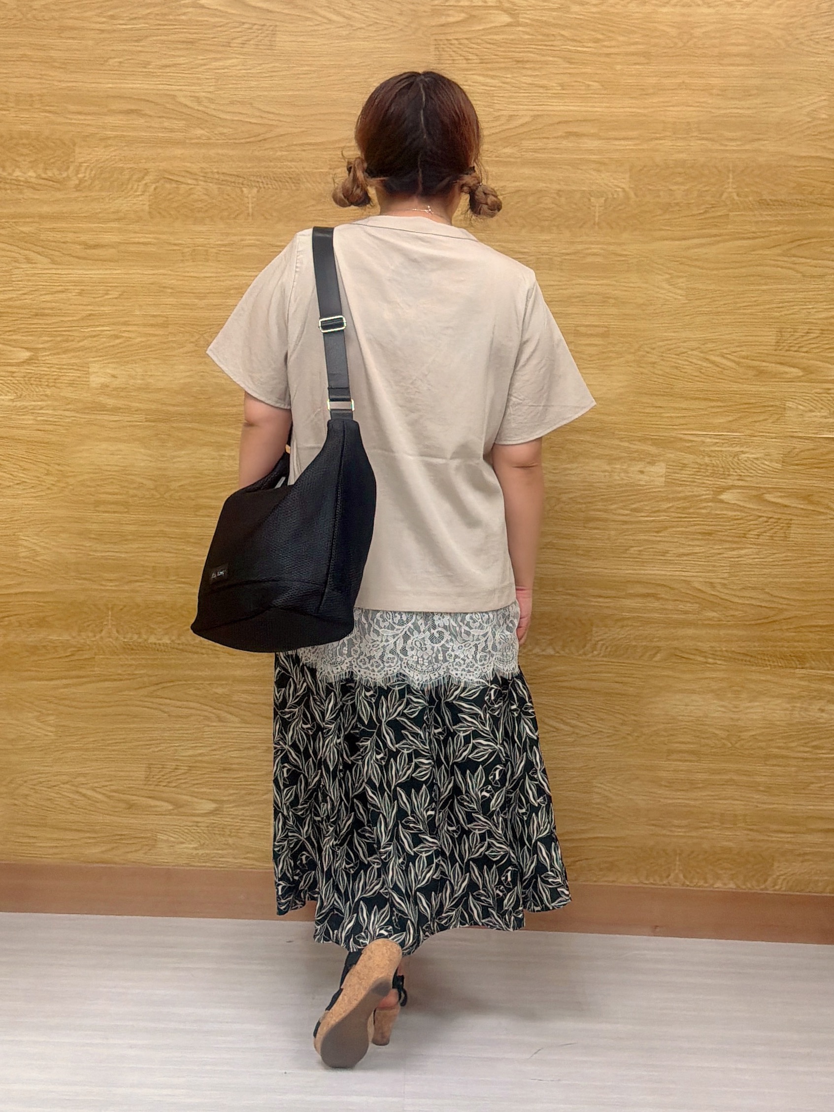 ぁむさんの「SHOO･LA･RUE｜【S-LL/洗濯機可】軽凛(かろりん) 楽に着られて上品 裾レーススキッパーブラウス」を使ったコーディネート