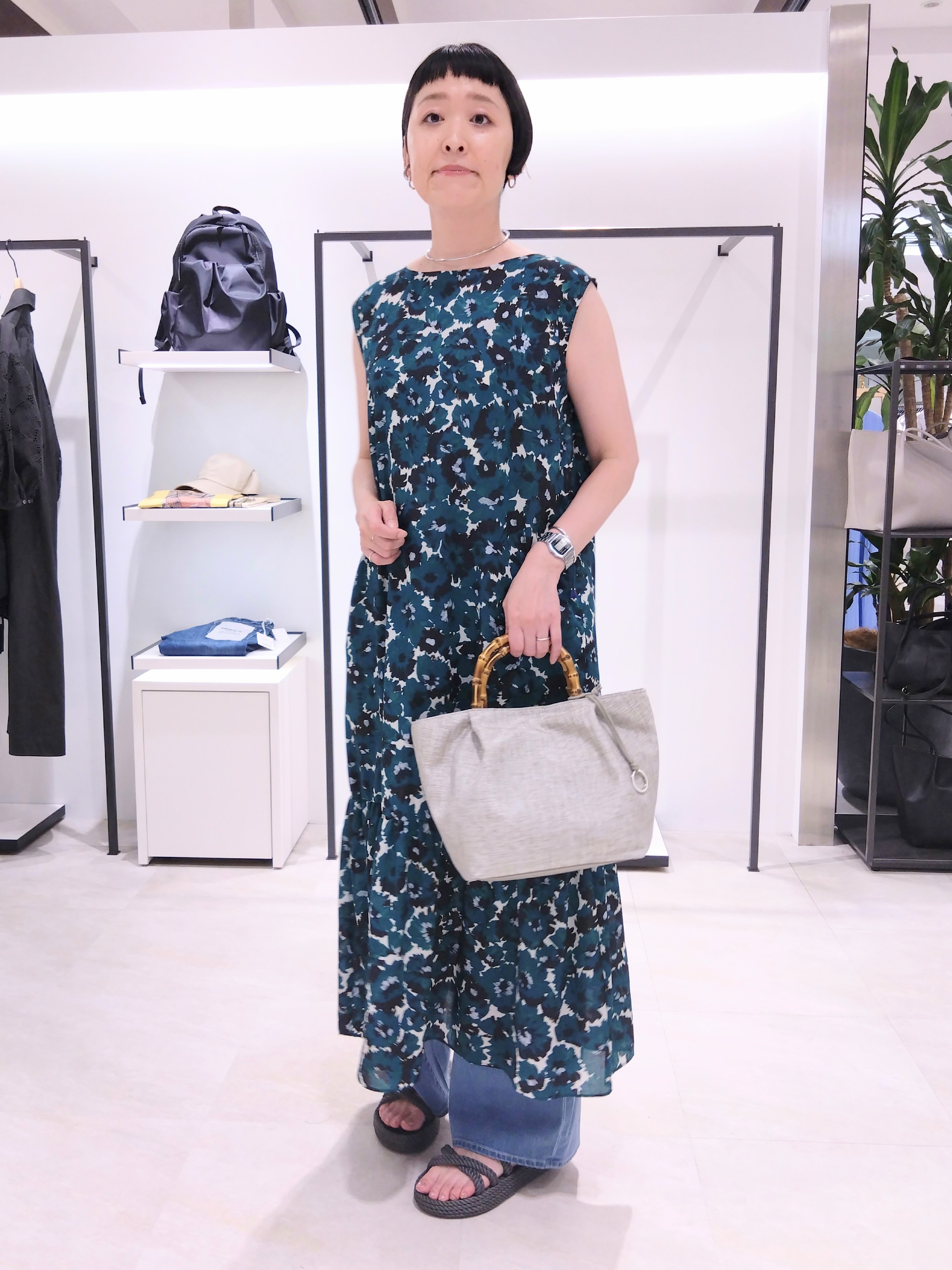 まちこさんの「UNTITLED｜【花柄/着映え】フラワープリントワンピース」を使ったコーディネート