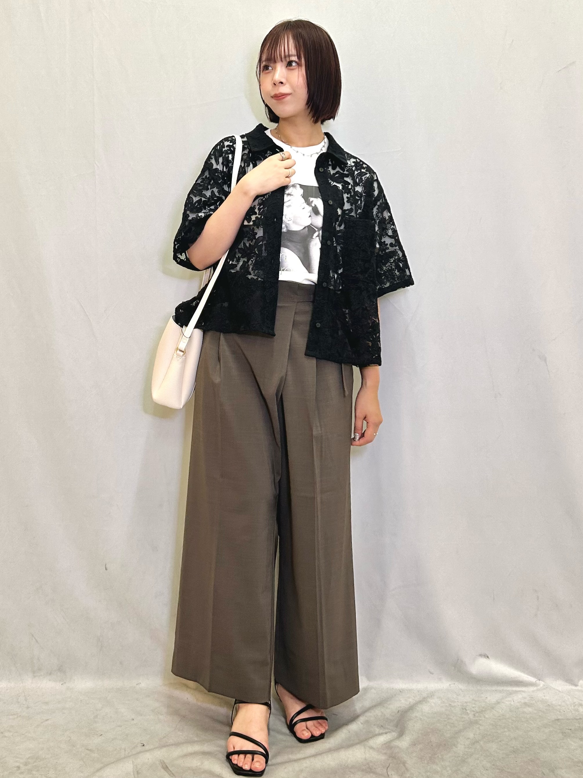 きららさんの「index｜フラワー刺繍シアーシャツ【洗濯機OK／イージーアイロン】」を使ったコーディネート