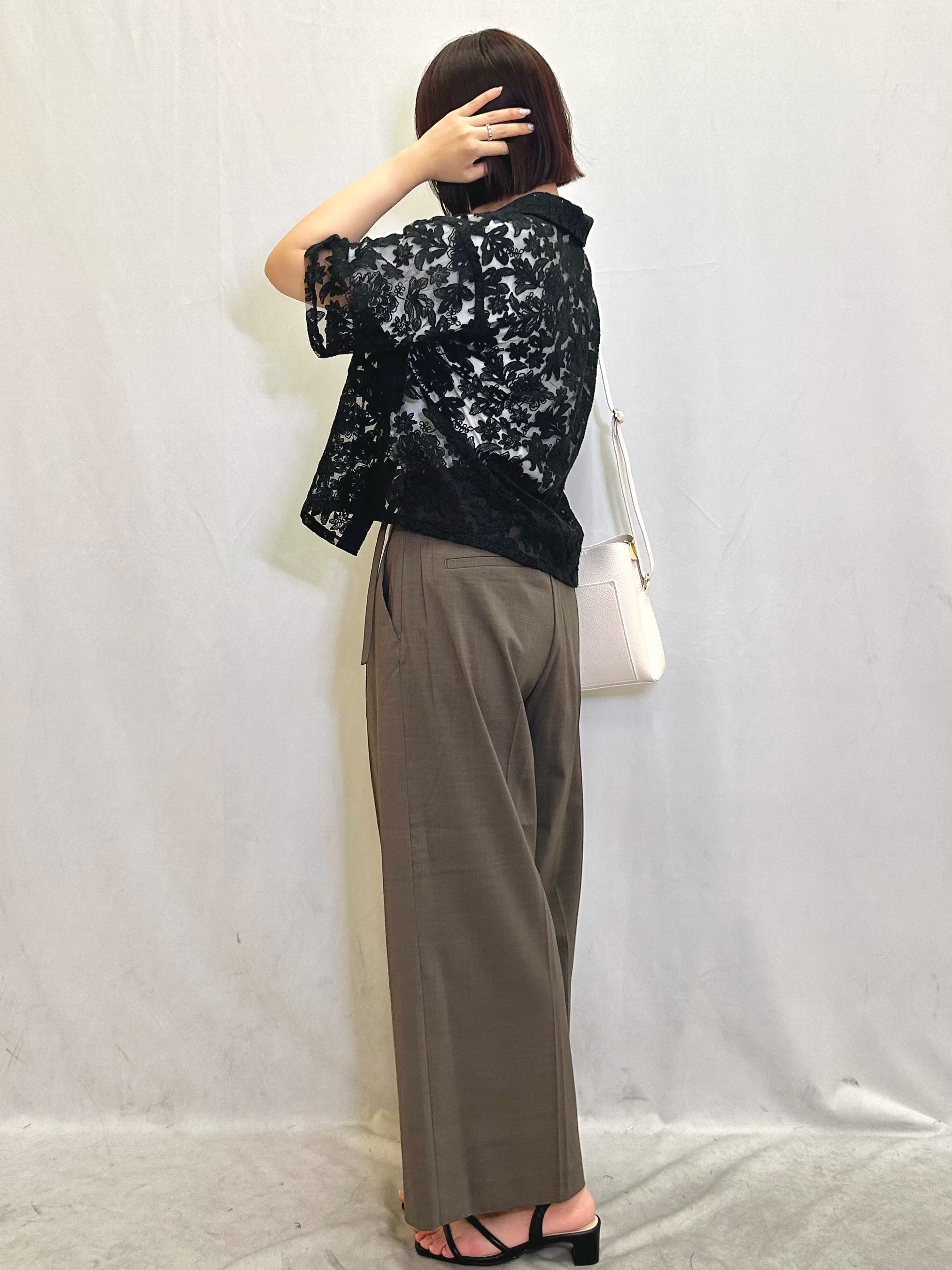 きららさんの「index｜フラワー刺繍シアーシャツ【洗濯機OK／イージーアイロン】」を使ったコーディネート