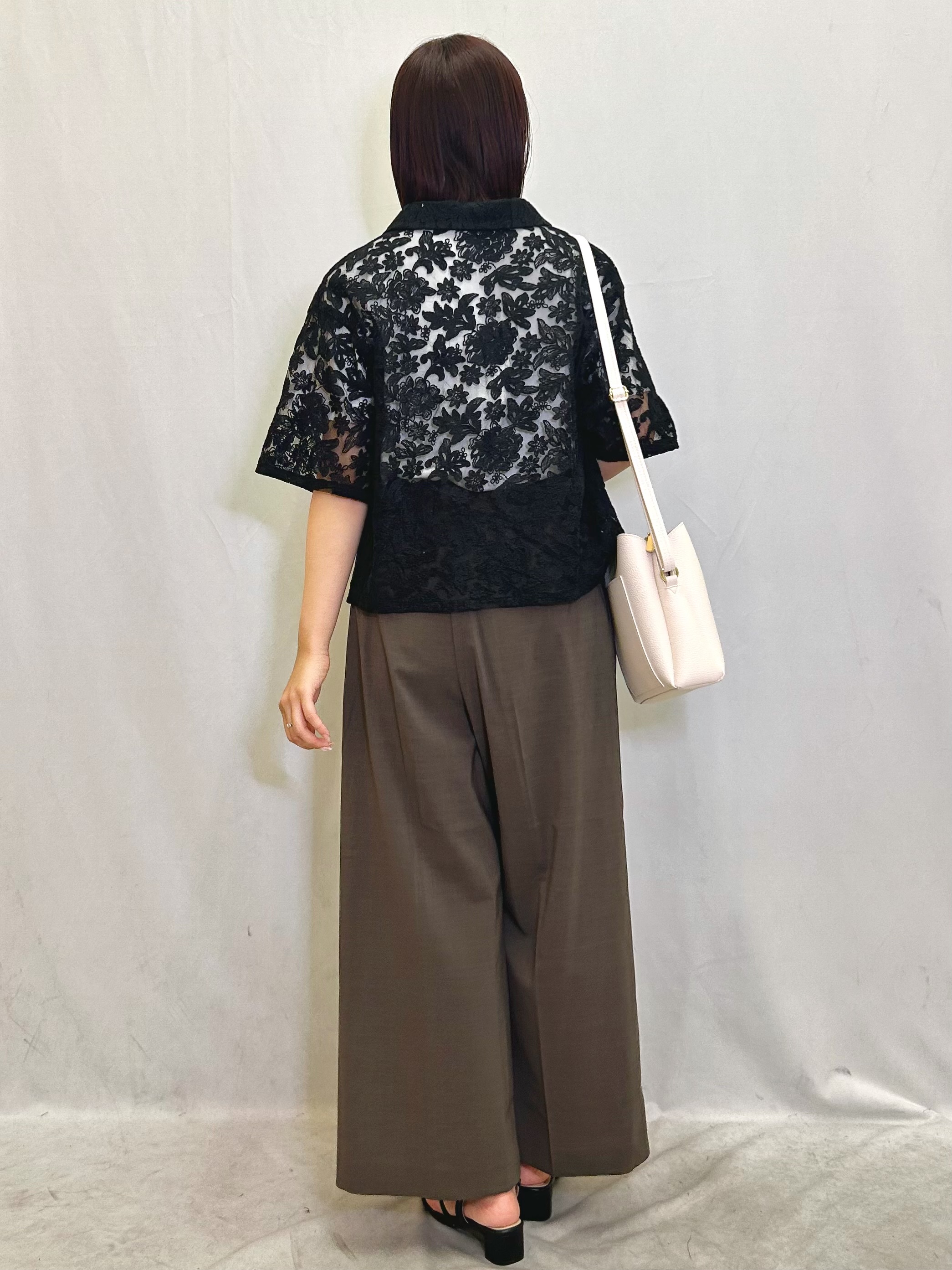 きららさんの「index｜フラワー刺繍シアーシャツ【洗濯機OK／イージーアイロン】」を使ったコーディネート
