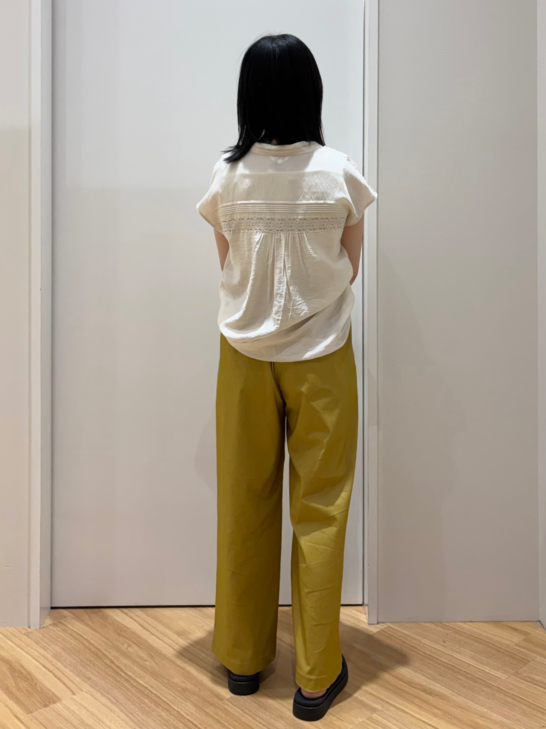 kanonさんの「grove｜【洗える・ON/OFF使える】繊細レースが引き立つ、フレンチ袖ブラウス」を使ったコーディネート