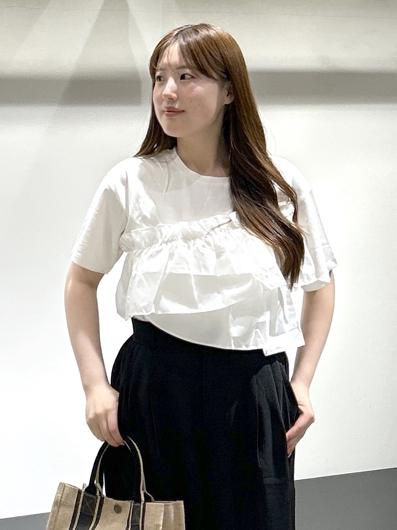 sayaさんの「OPAQUE.CLIP｜【接触冷感】アシメフリルドッキングカットソー《洗濯機OK》」を使ったコーディネート
