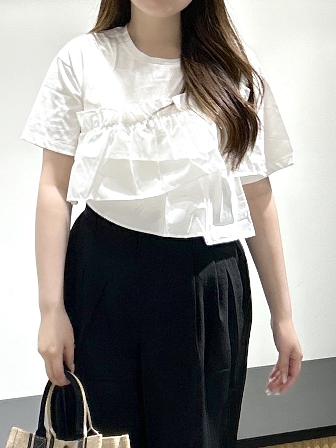 sayaさんの「OPAQUE.CLIP｜【接触冷感】アシメフリルドッキングカットソー《洗濯機OK》」を使ったコーディネート