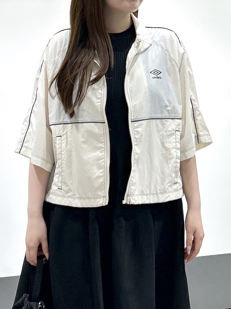 sayaさんの「OPAQUE.CLIP｜◆【umbro／アンブロ】シアーナイロン5分袖ZIPアップブルゾン」を使ったコーディネート