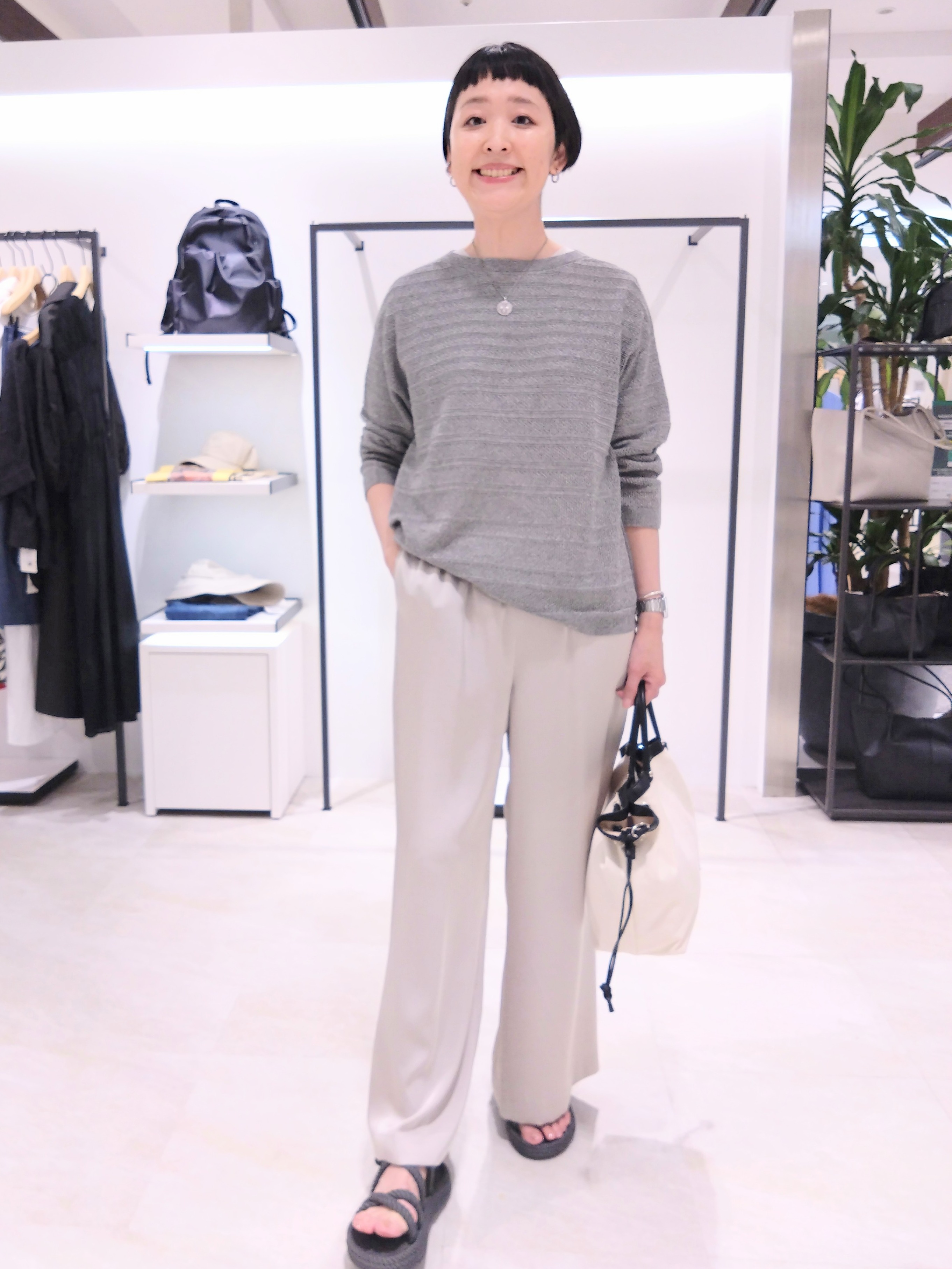 まちこさんの「UNTITLED｜【接触冷感/吸水速乾】サテンワイドパンツ」を使ったコーディネート