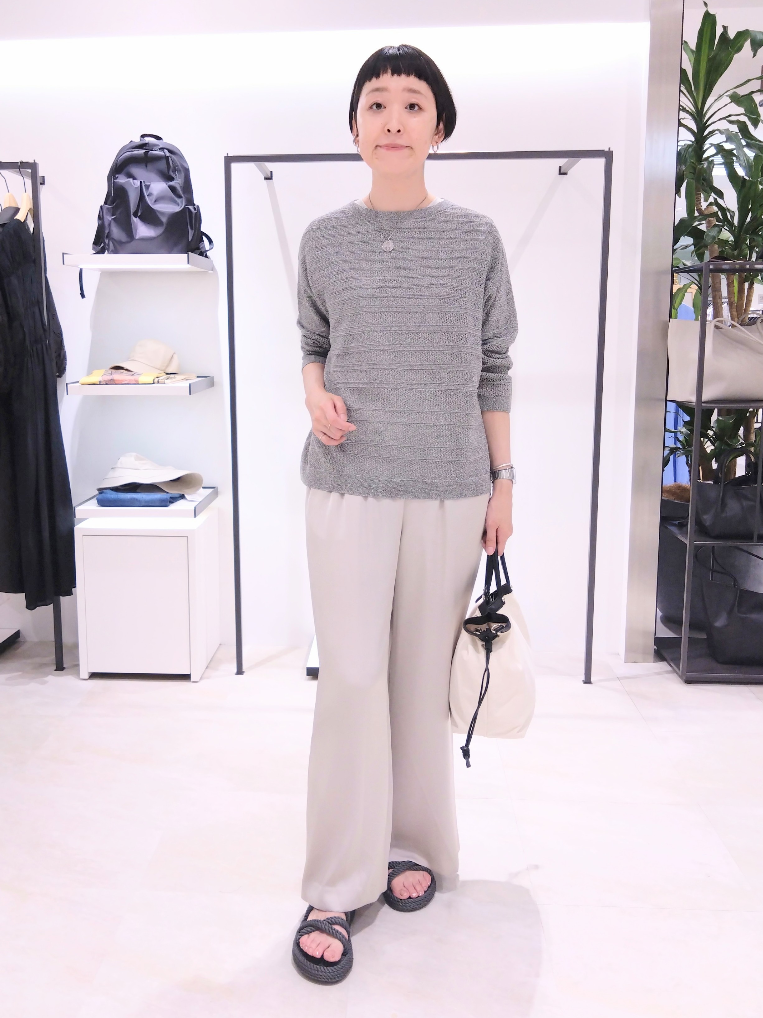 まちこさんの「UNTITLED｜【接触冷感/吸水速乾】サテンワイドパンツ」を使ったコーディネート