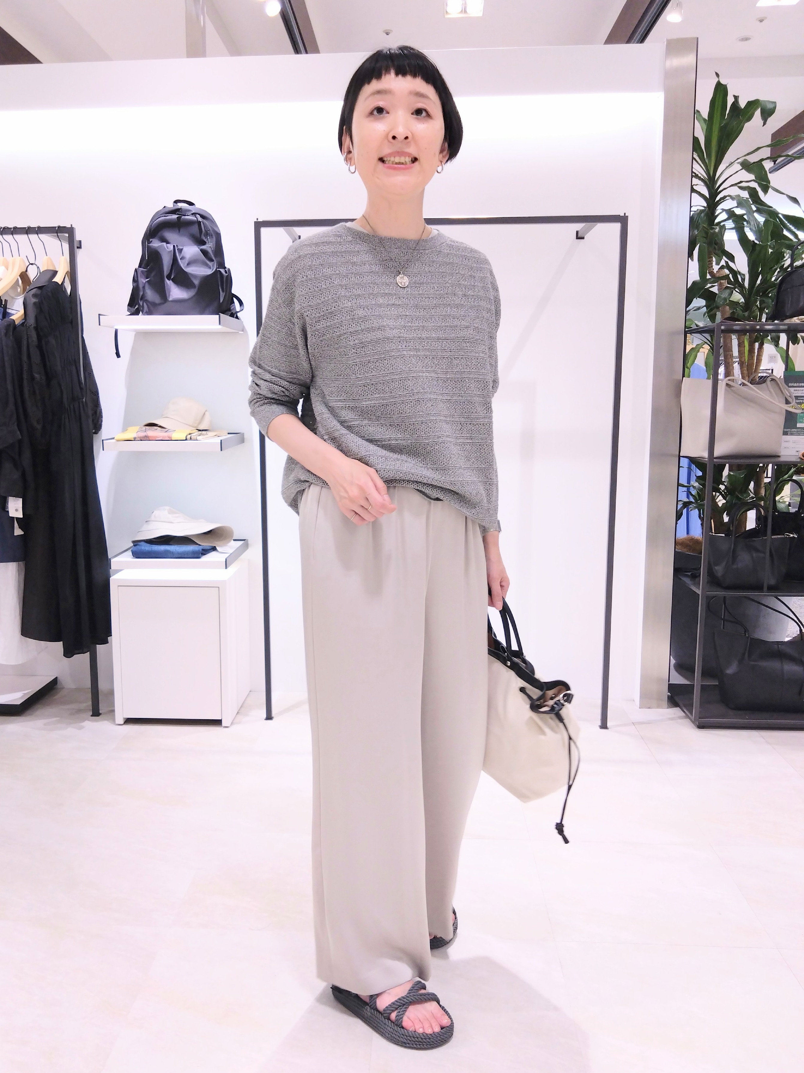 まちこさんの「UNTITLED｜【接触冷感/吸水速乾】サテンワイドパンツ」を使ったコーディネート