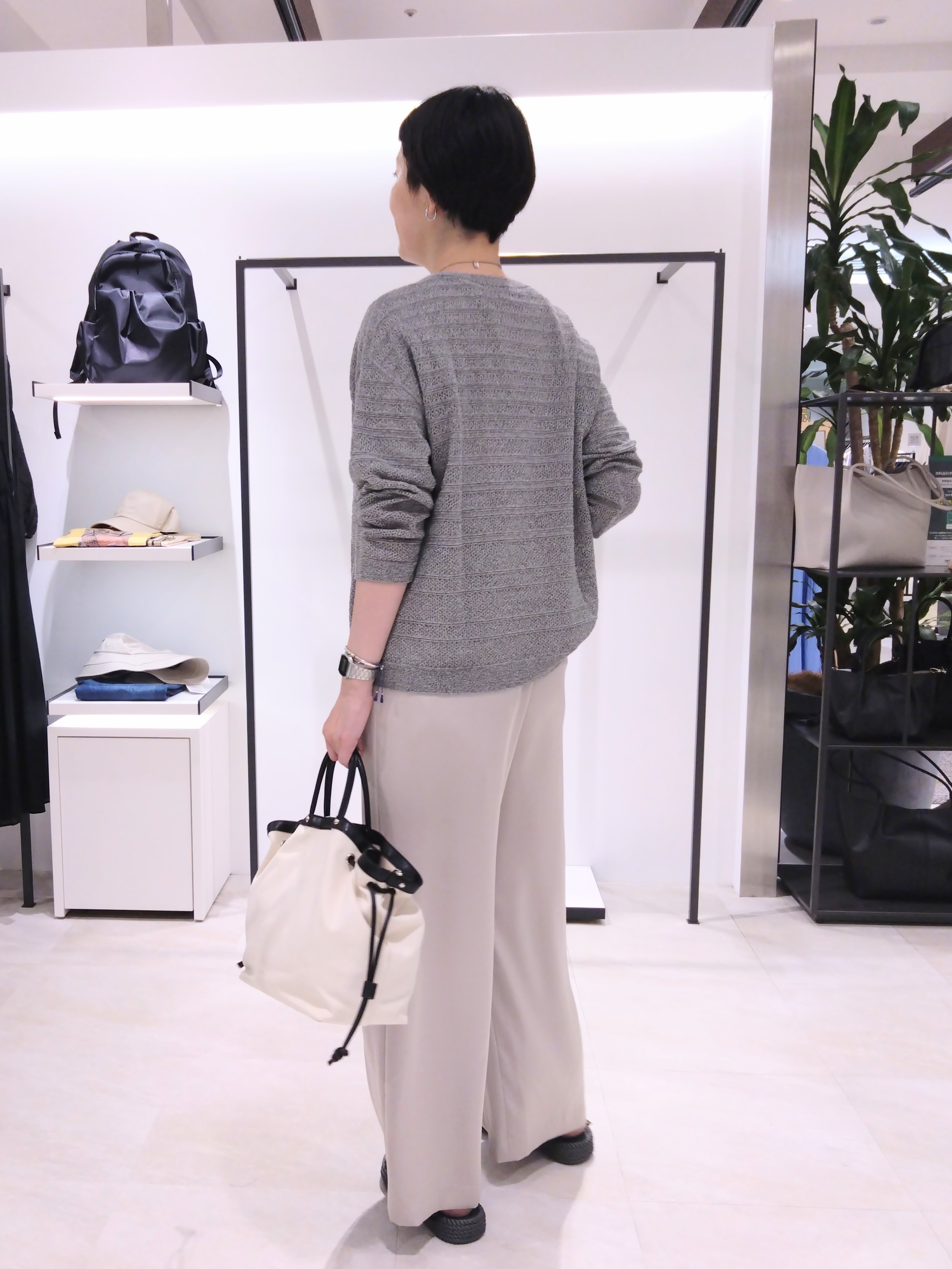 まちこさんの「UNTITLED｜【接触冷感/吸水速乾】サテンワイドパンツ」を使ったコーディネート