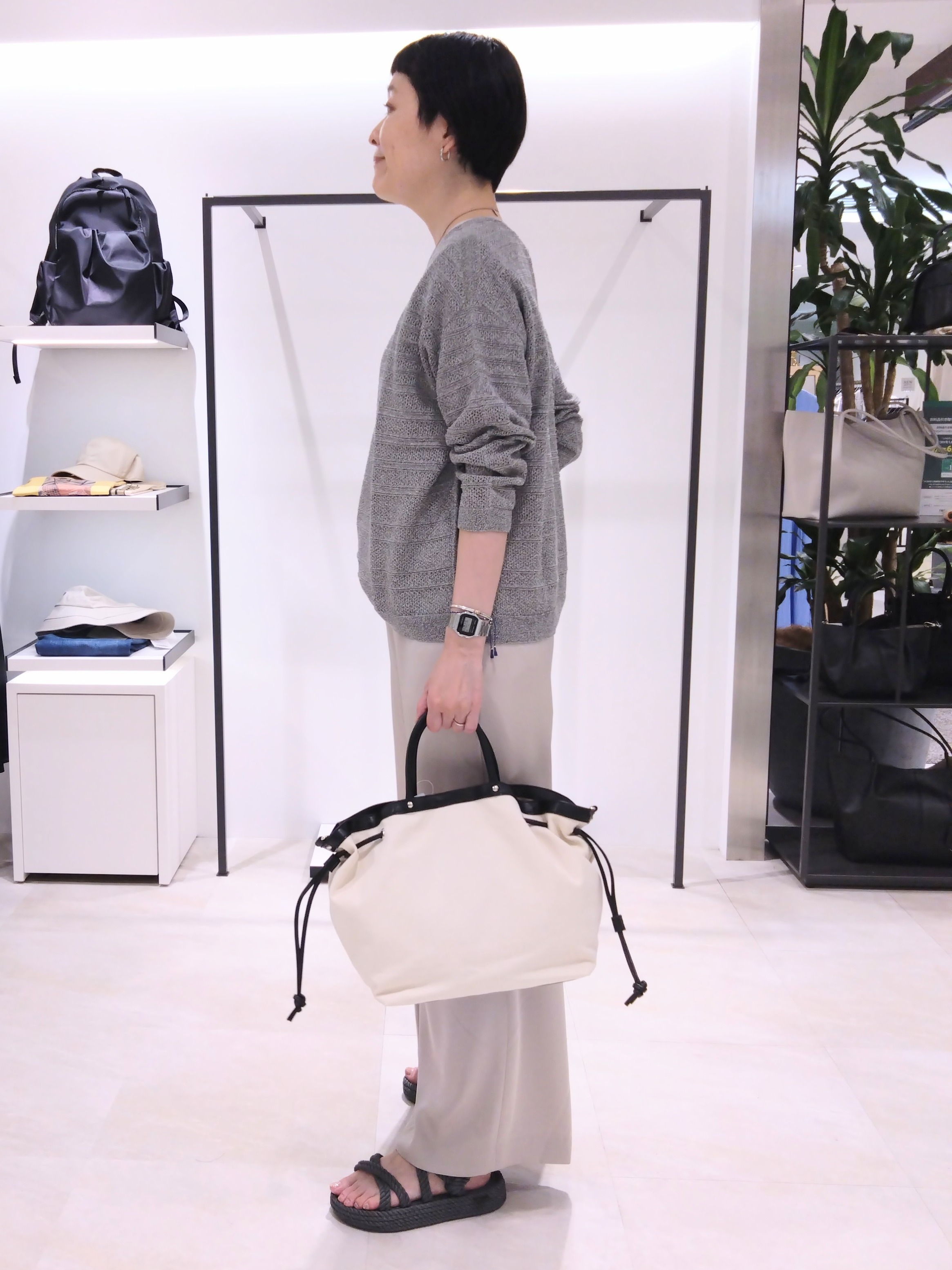 まちこさんの「UNTITLED｜【接触冷感/吸水速乾】サテンワイドパンツ」を使ったコーディネート