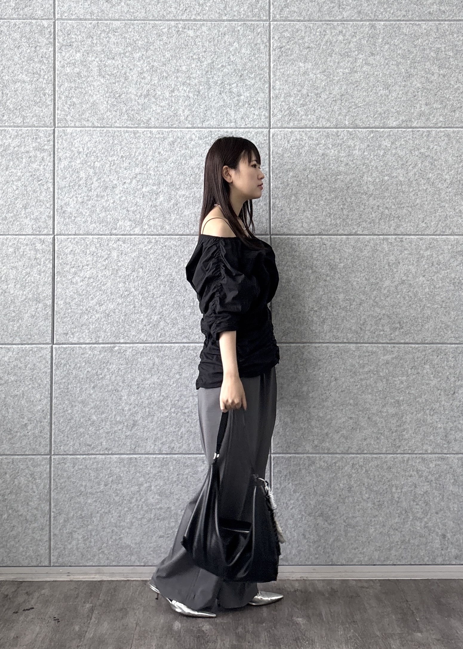 Renoさんの「INDIVI｜シャーリングオフショルブラウス」を使ったコーディネート