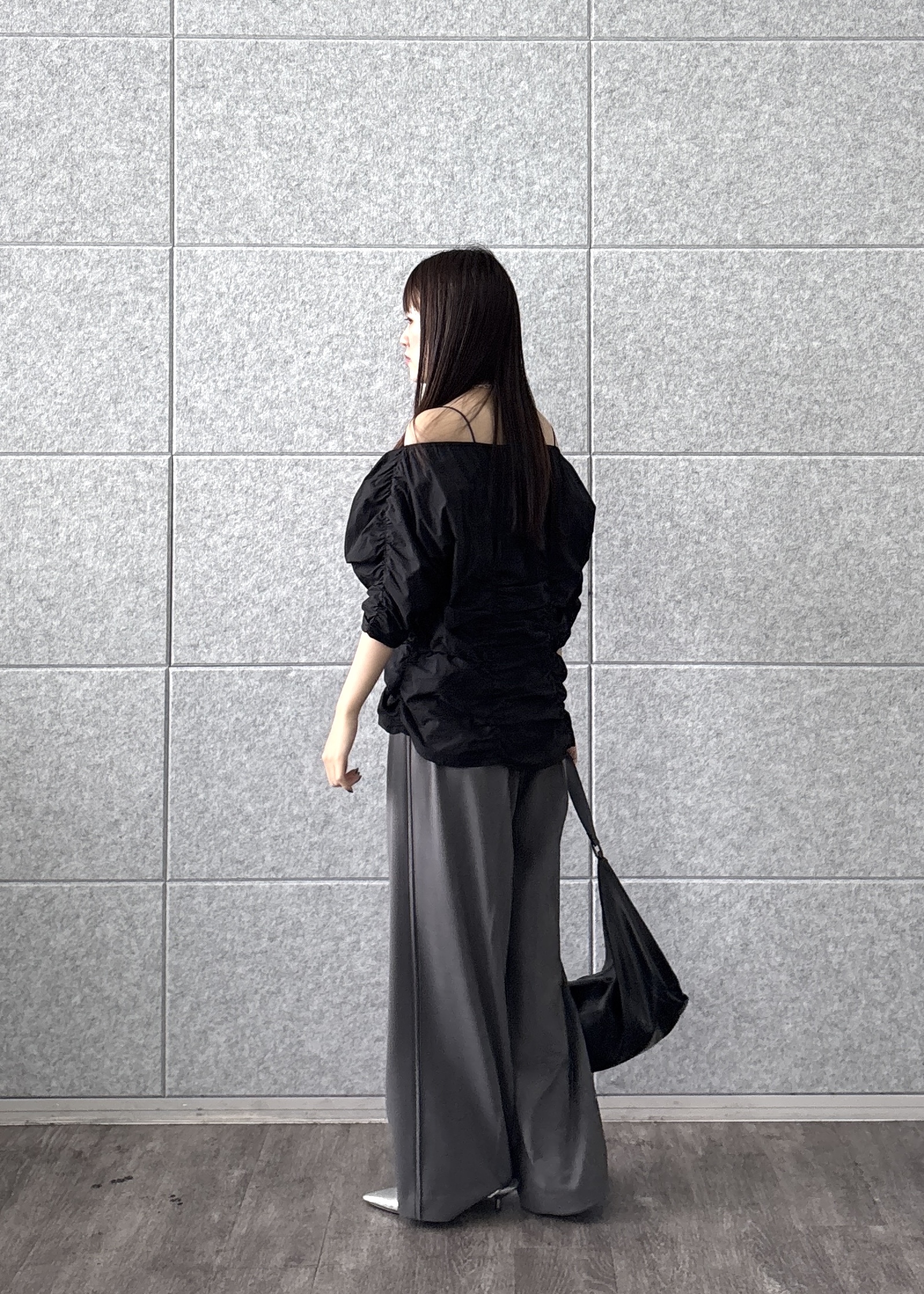 Renoさんの「INDIVI｜シャーリングオフショルブラウス」を使ったコーディネート