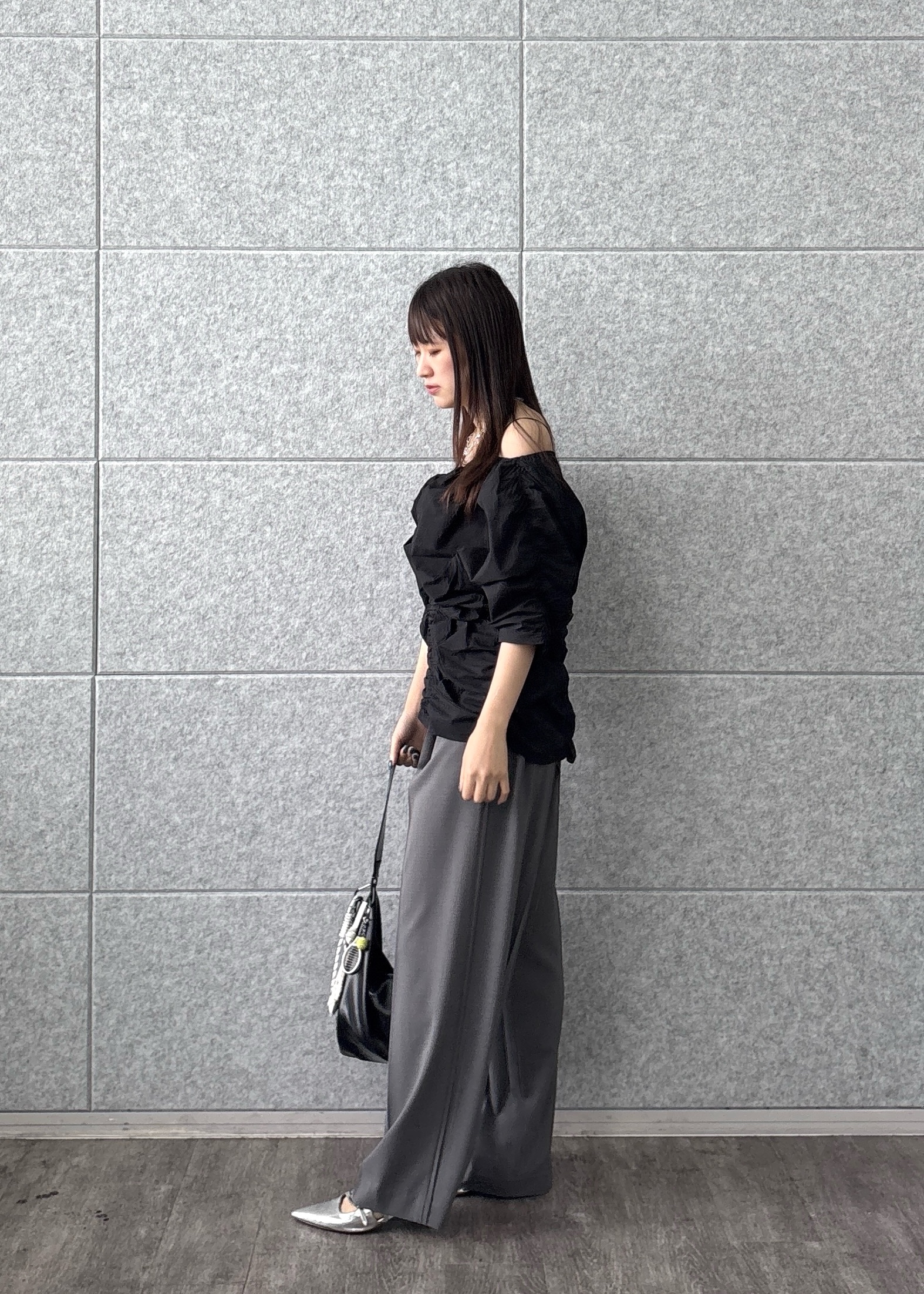 Renoさんの「INDIVI｜シャーリングオフショルブラウス」を使ったコーディネート