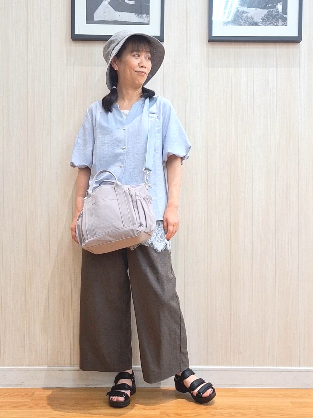 Saoさんの「SHOO･LA･RUE｜【洗濯機可】バルーンスリーブで二の腕カバー キーネック5分袖ブラウス」を使ったコーディネート
