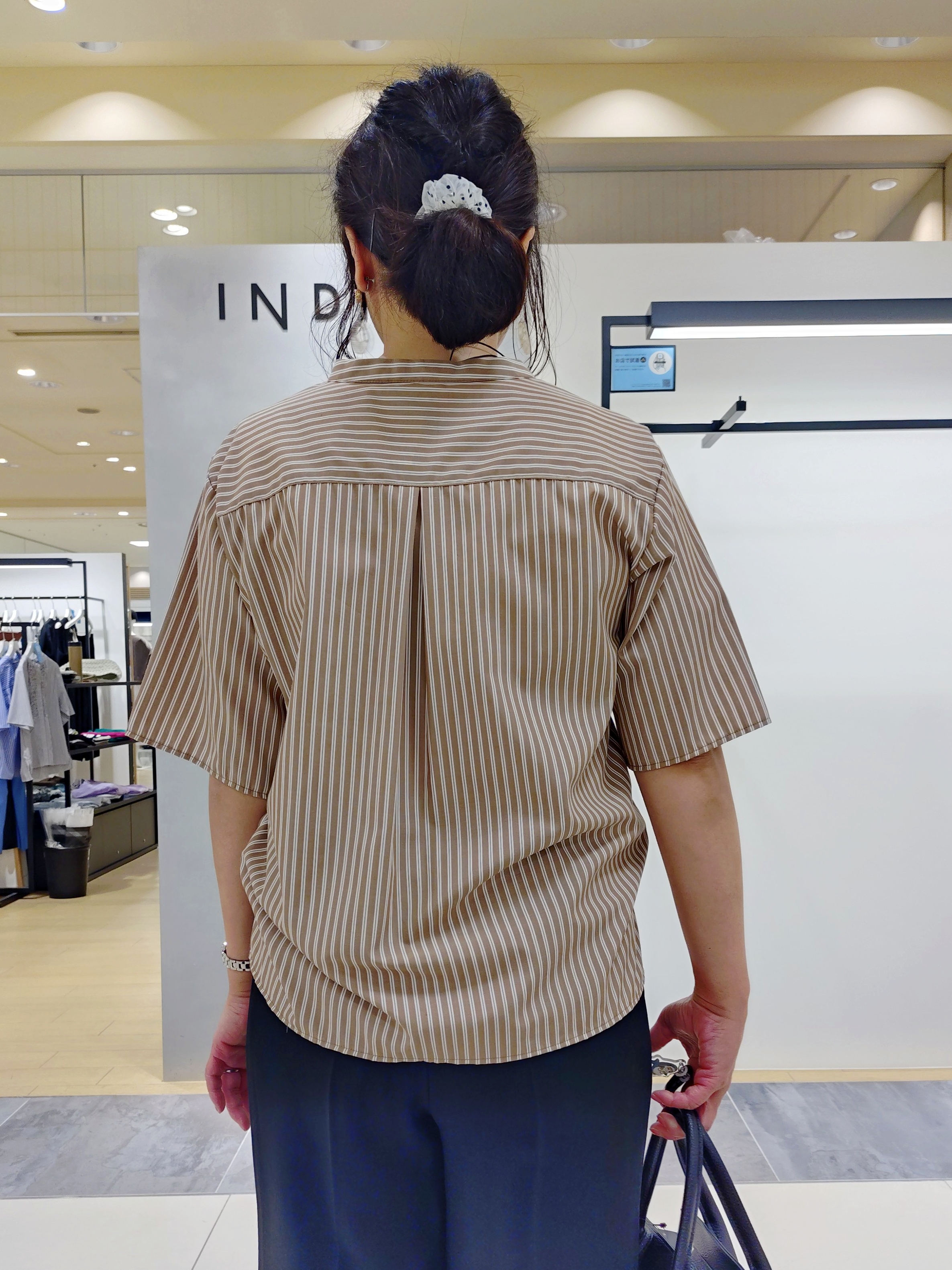 TOMOMIさんの「INDIVI｜【洗える／UVケア／SETUP可】着る日傘ワイドパンツ」を使ったコーディネート