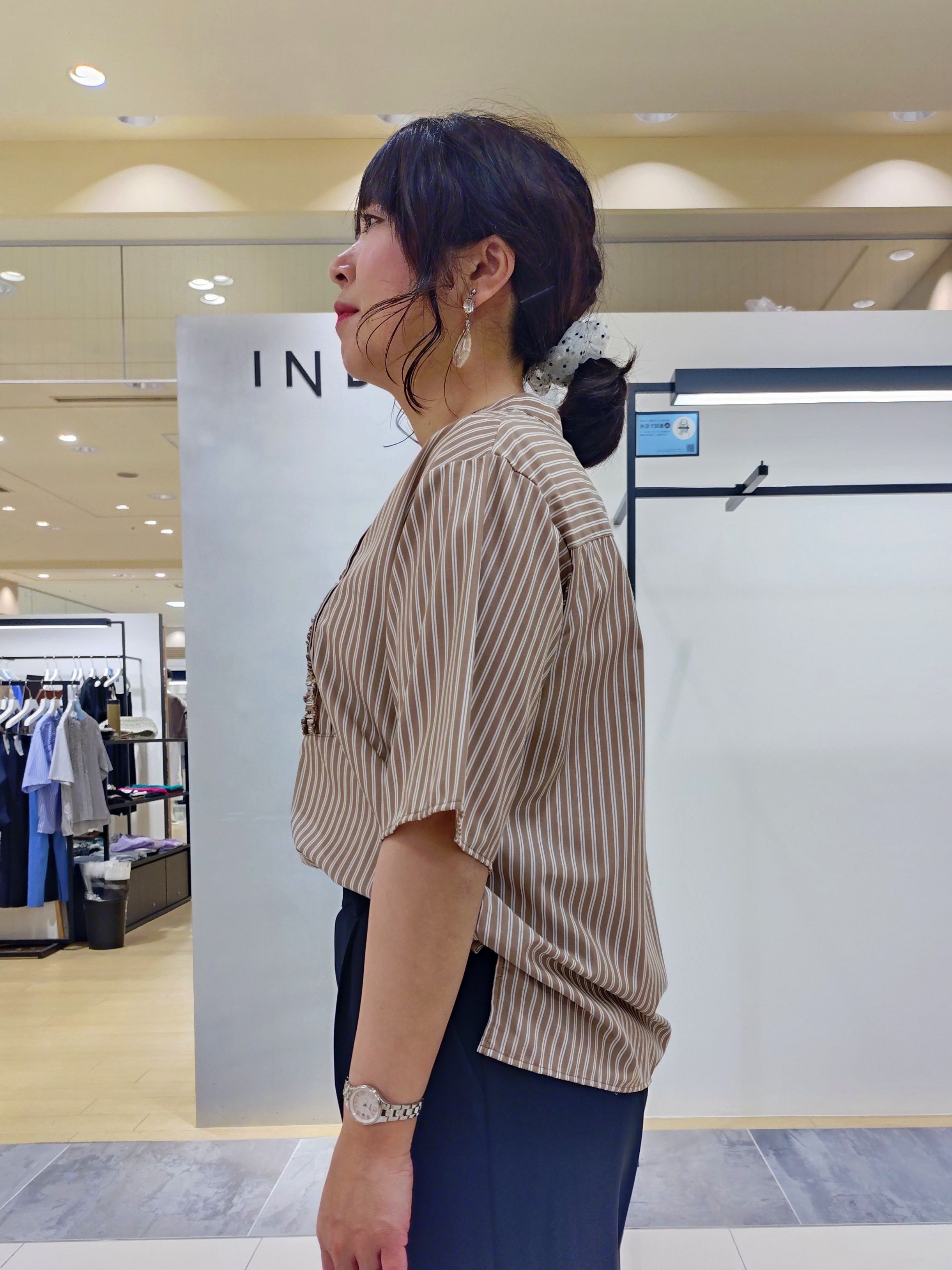 TOMOMIさんの「INDIVI｜【洗える／UVケア／SETUP可】着る日傘ワイドパンツ」を使ったコーディネート