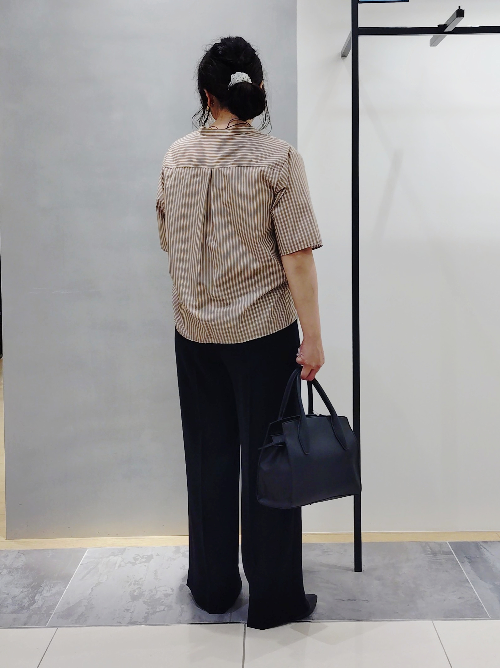 TOMOMIさんの「INDIVI｜【洗える／UVケア／SETUP可】着る日傘ワイドパンツ」を使ったコーディネート