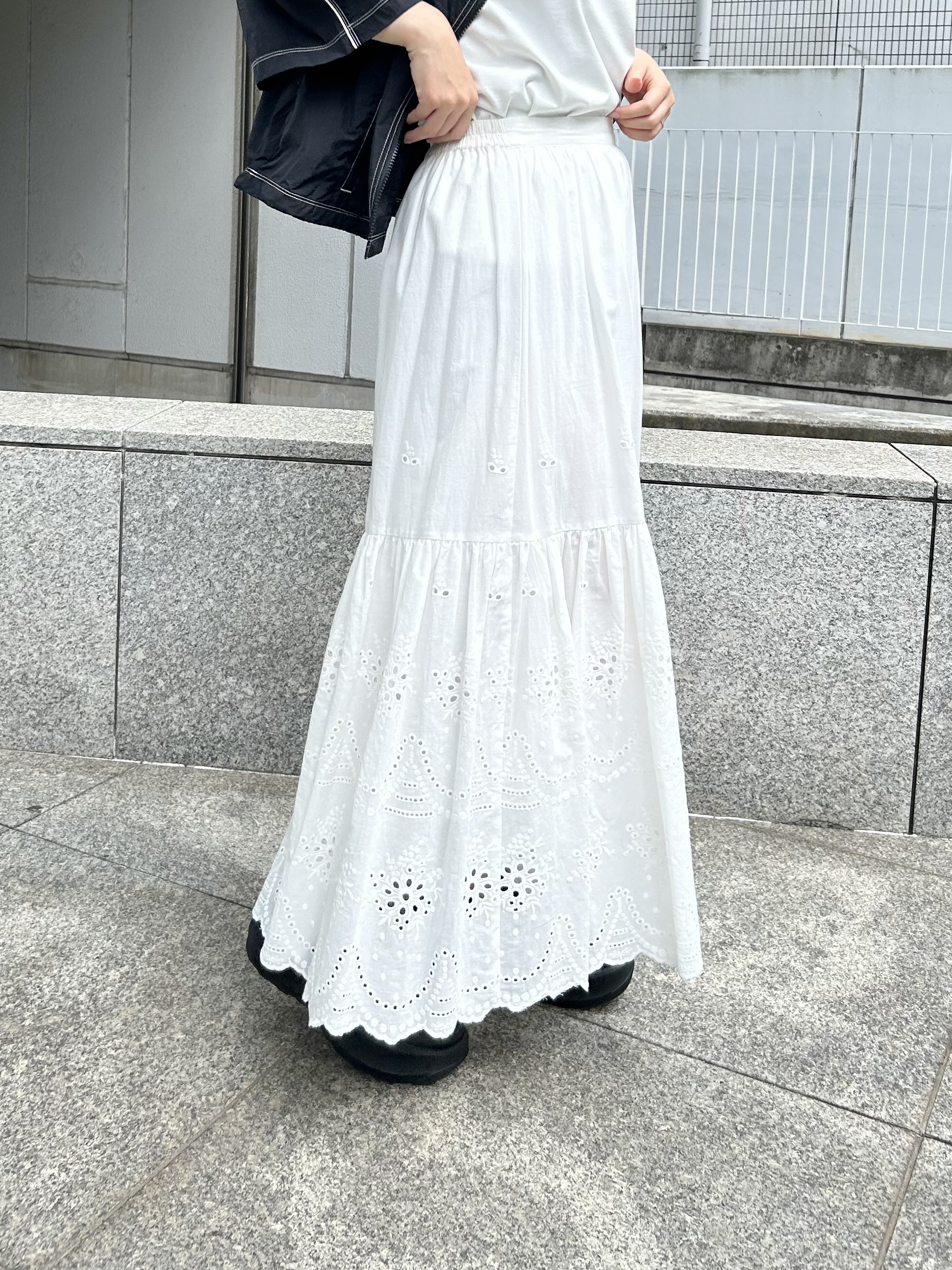 RINAさんの「OPAQUE.CLIP｜ロゴプリント刺繍アソートTシャツ【洗濯機OK】」を使ったコーディネート
